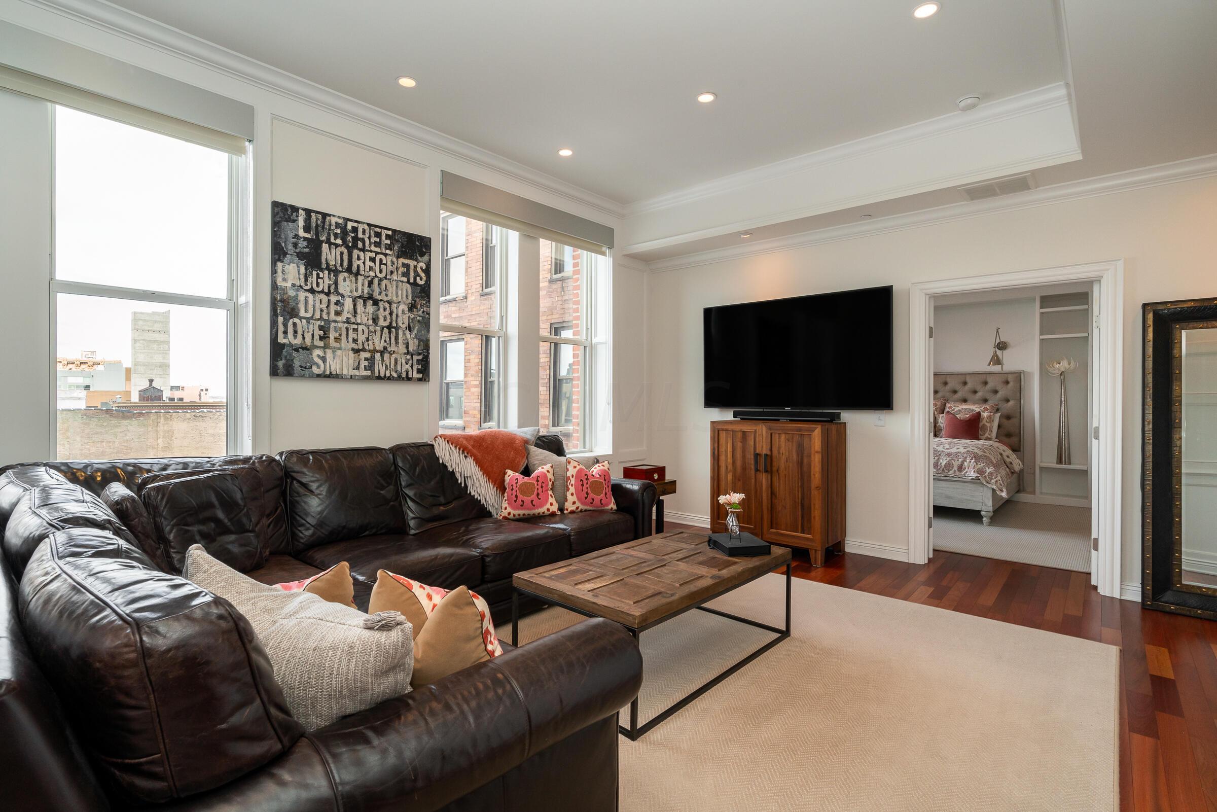 8 E Broad Street, 801