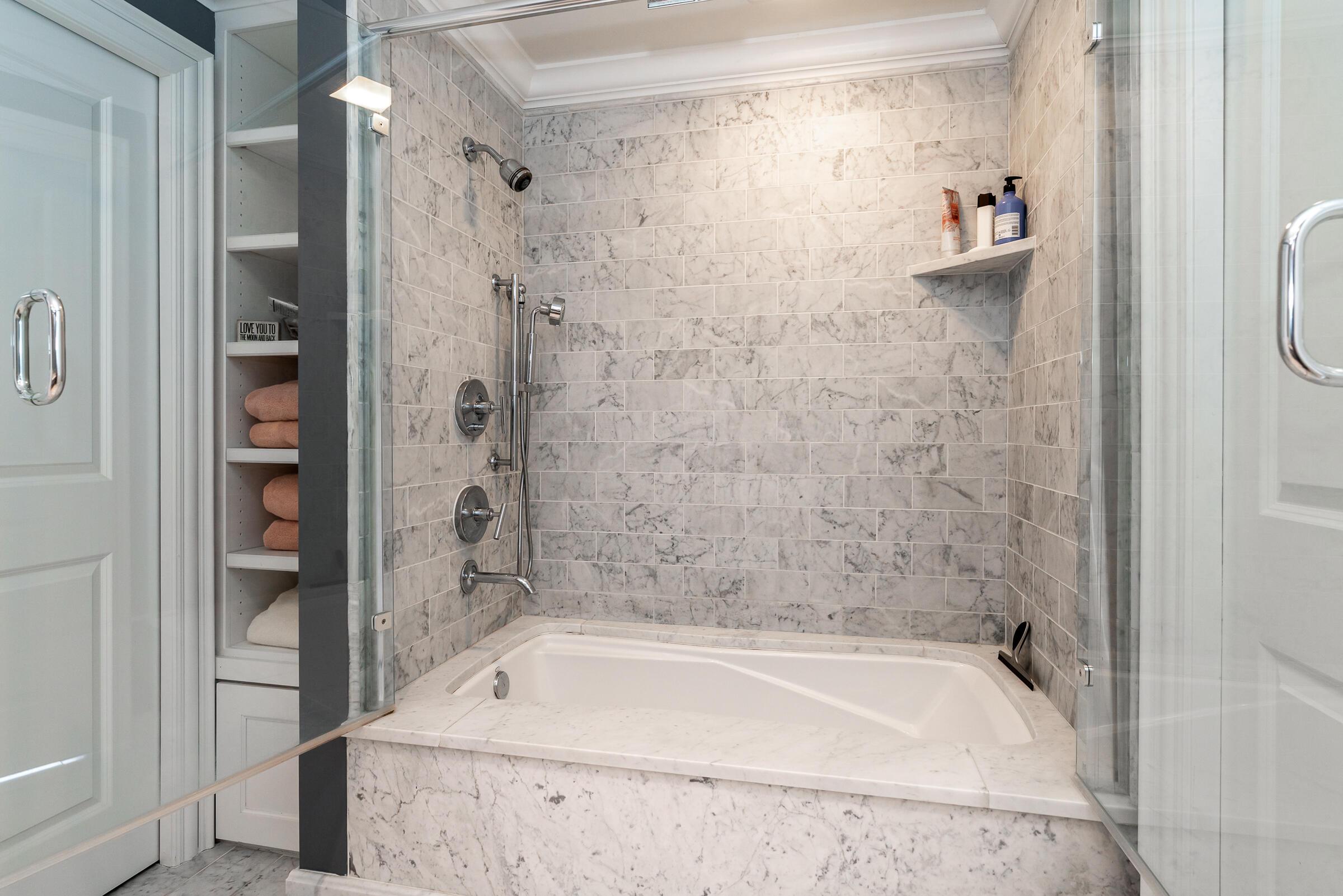 8 E Broad Street, 801