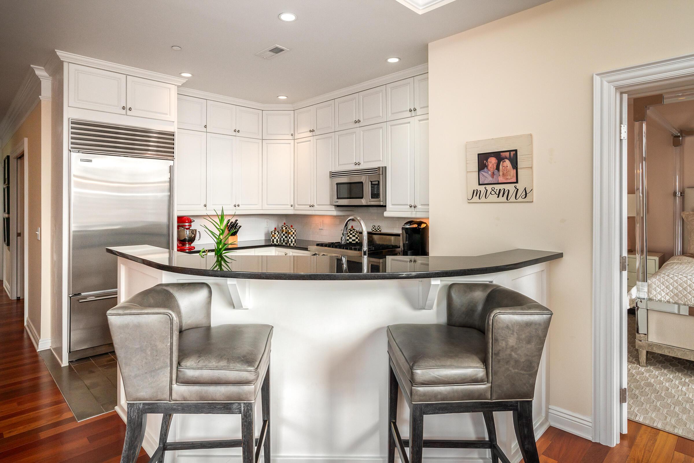 8 E Broad Street, 801