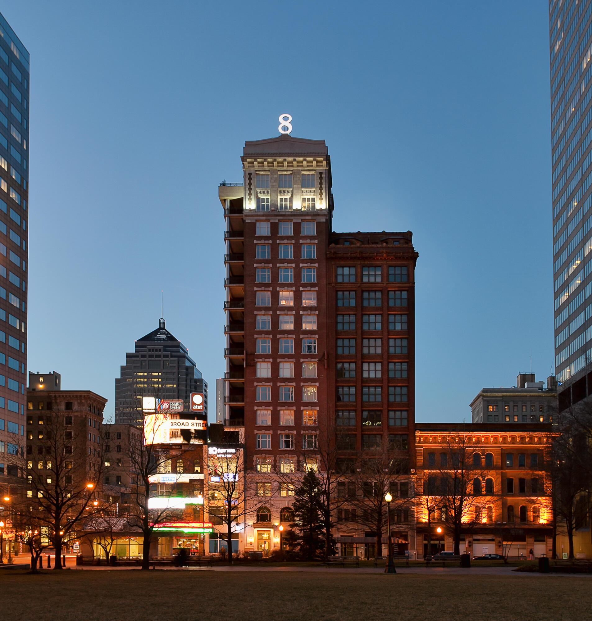 8 E Broad Street, 801