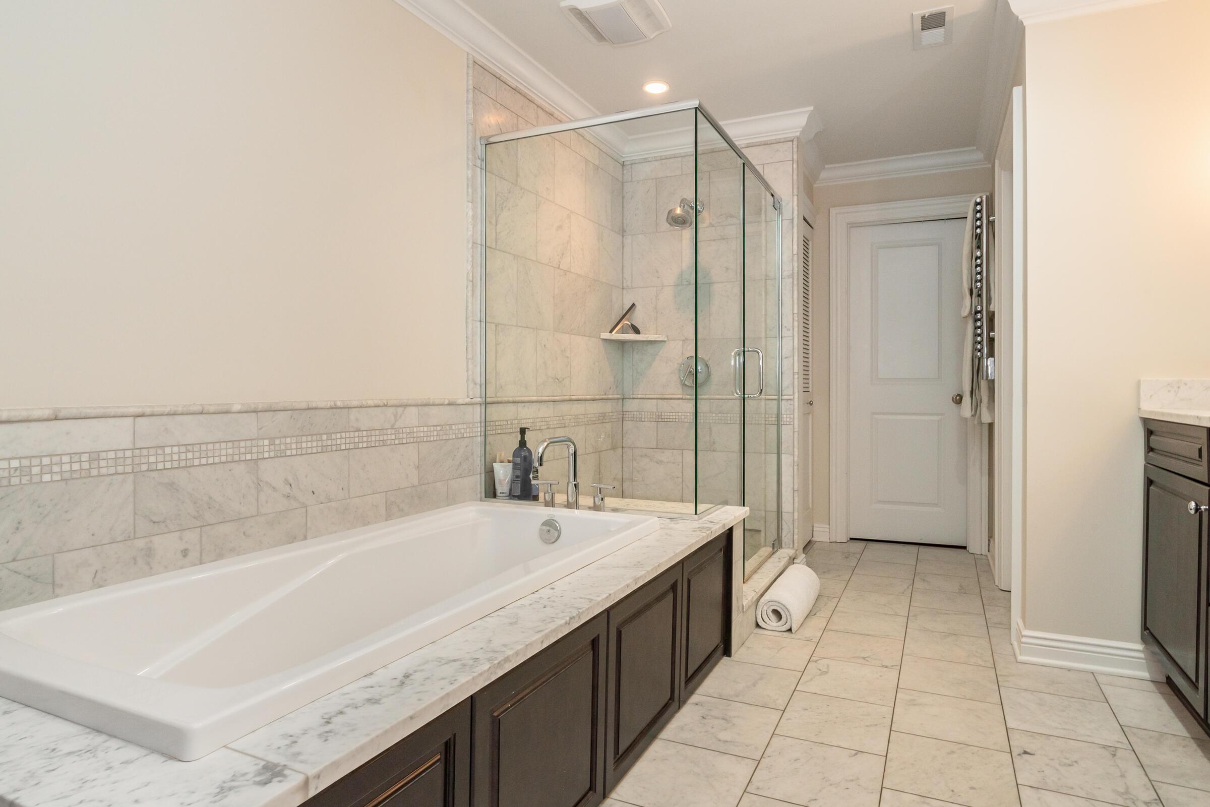 8 E Broad Street, 801