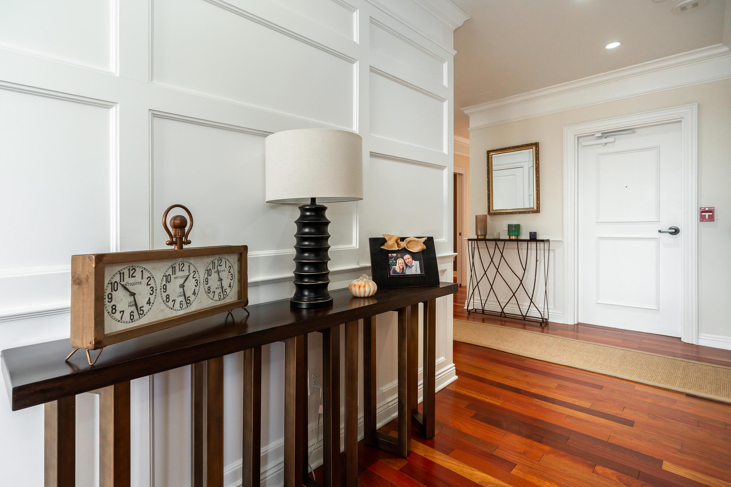 8 E Broad Street, 801