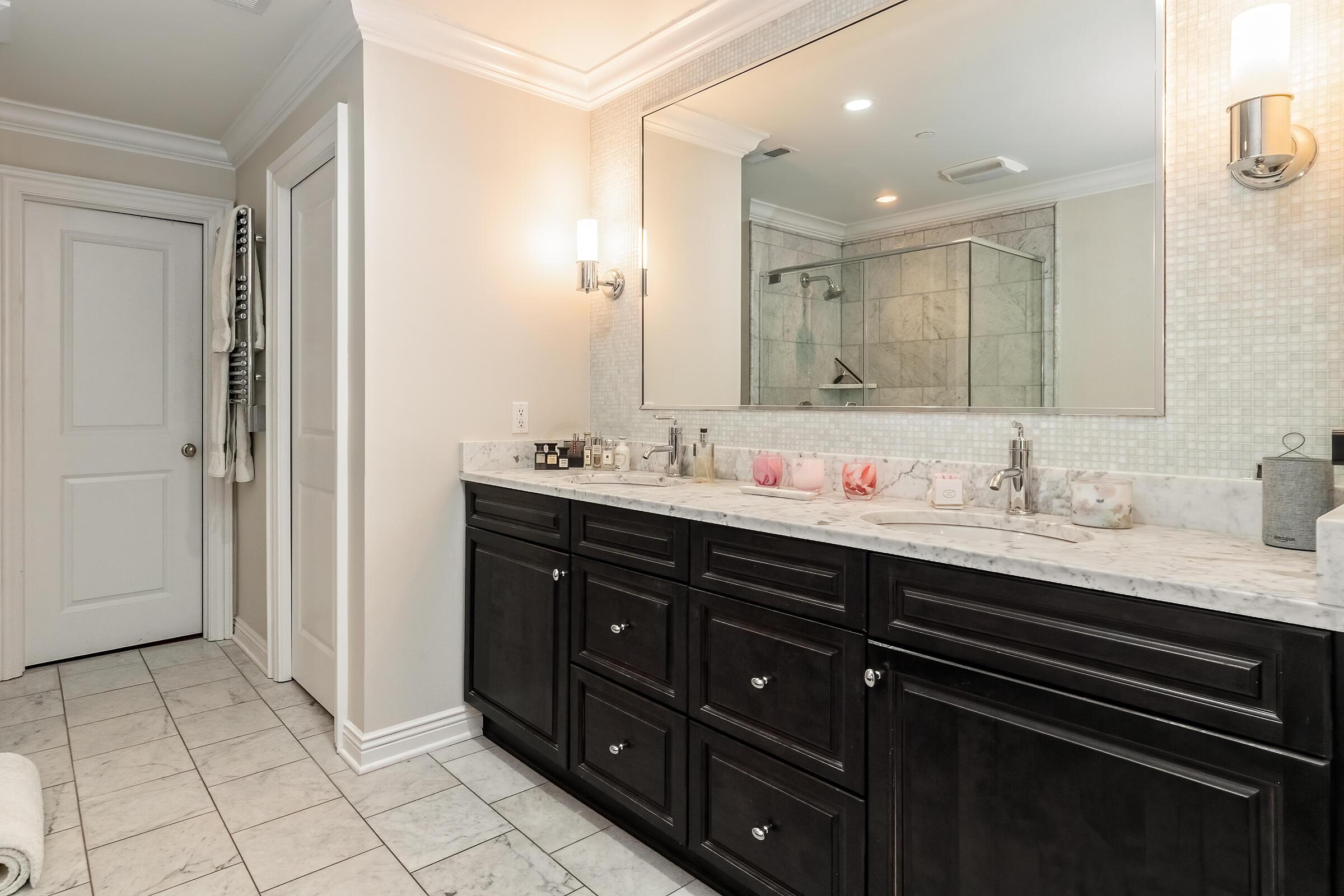 8 E Broad Street, 801