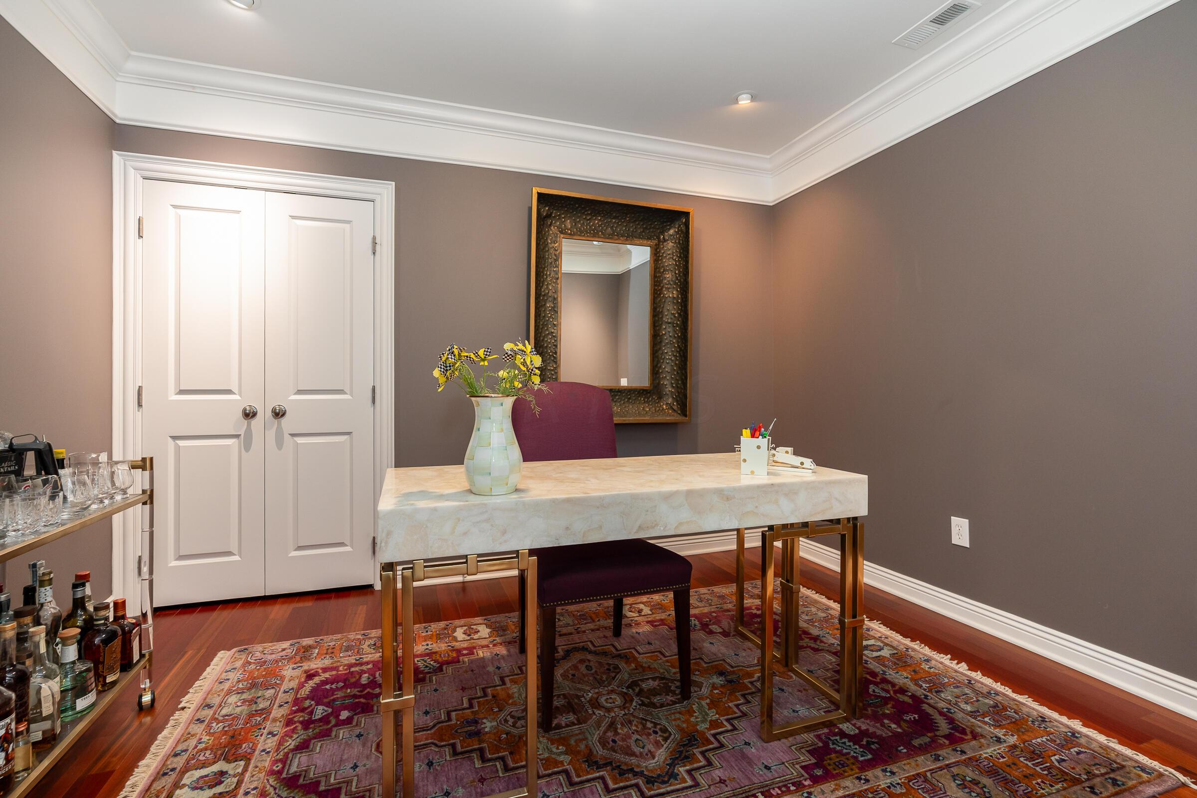 8 E Broad Street, 801