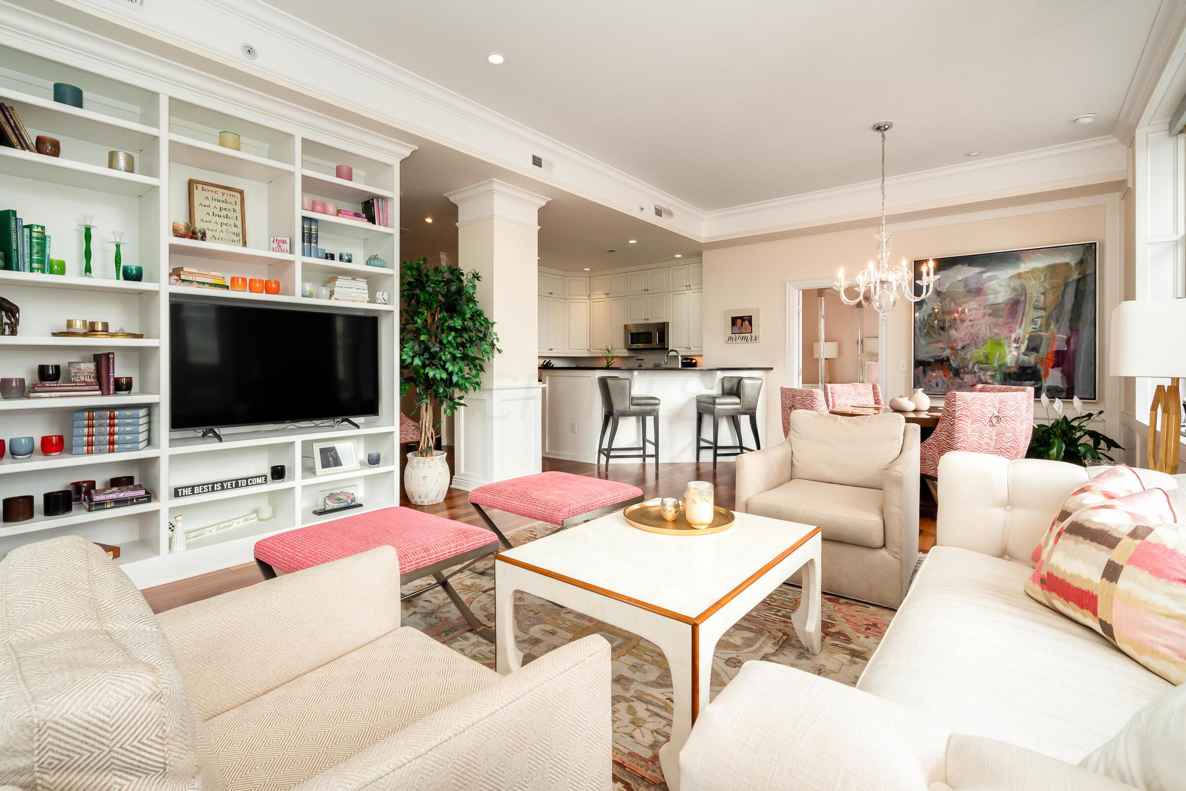 8 E Broad Street, 801