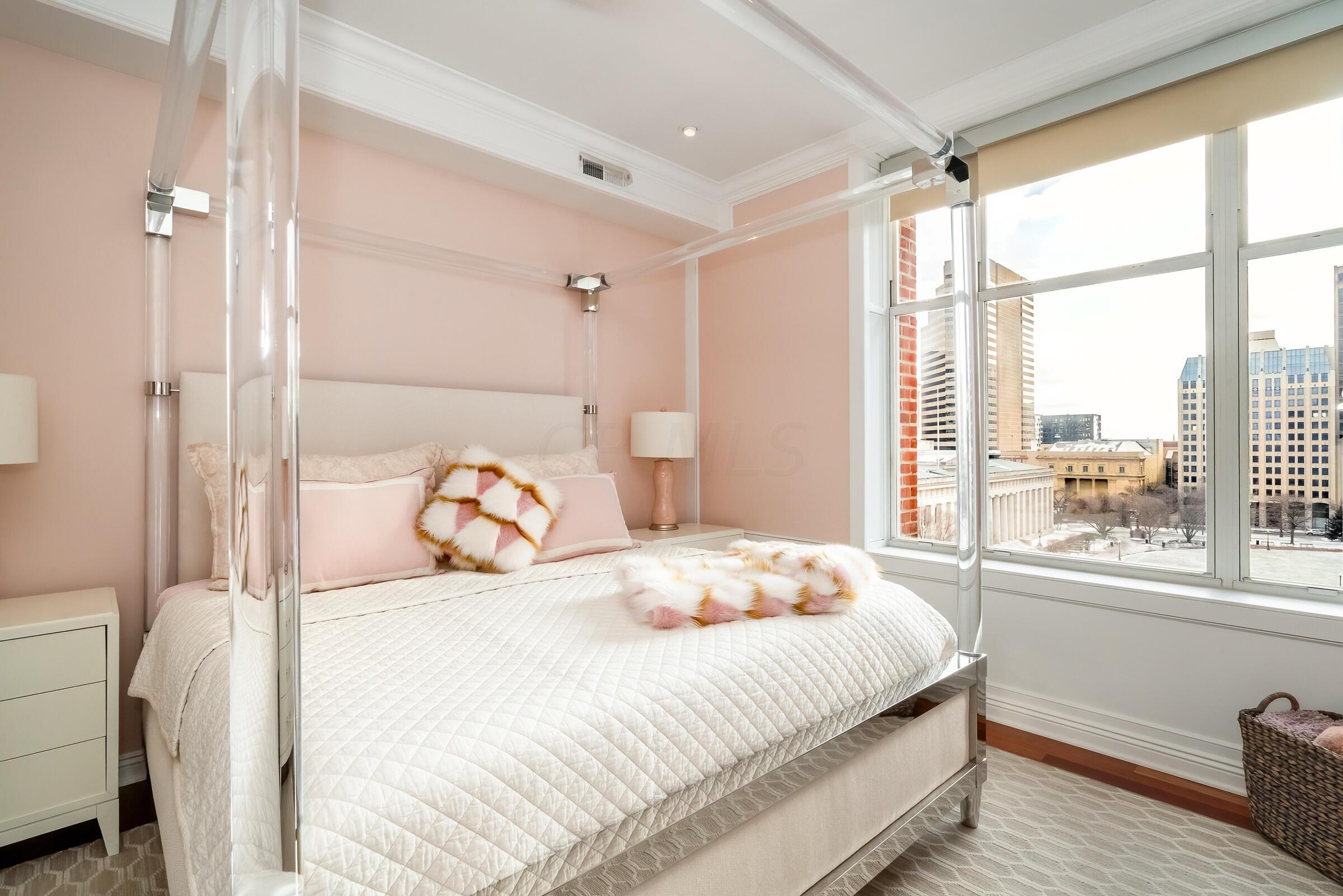 8 E Broad Street, 801