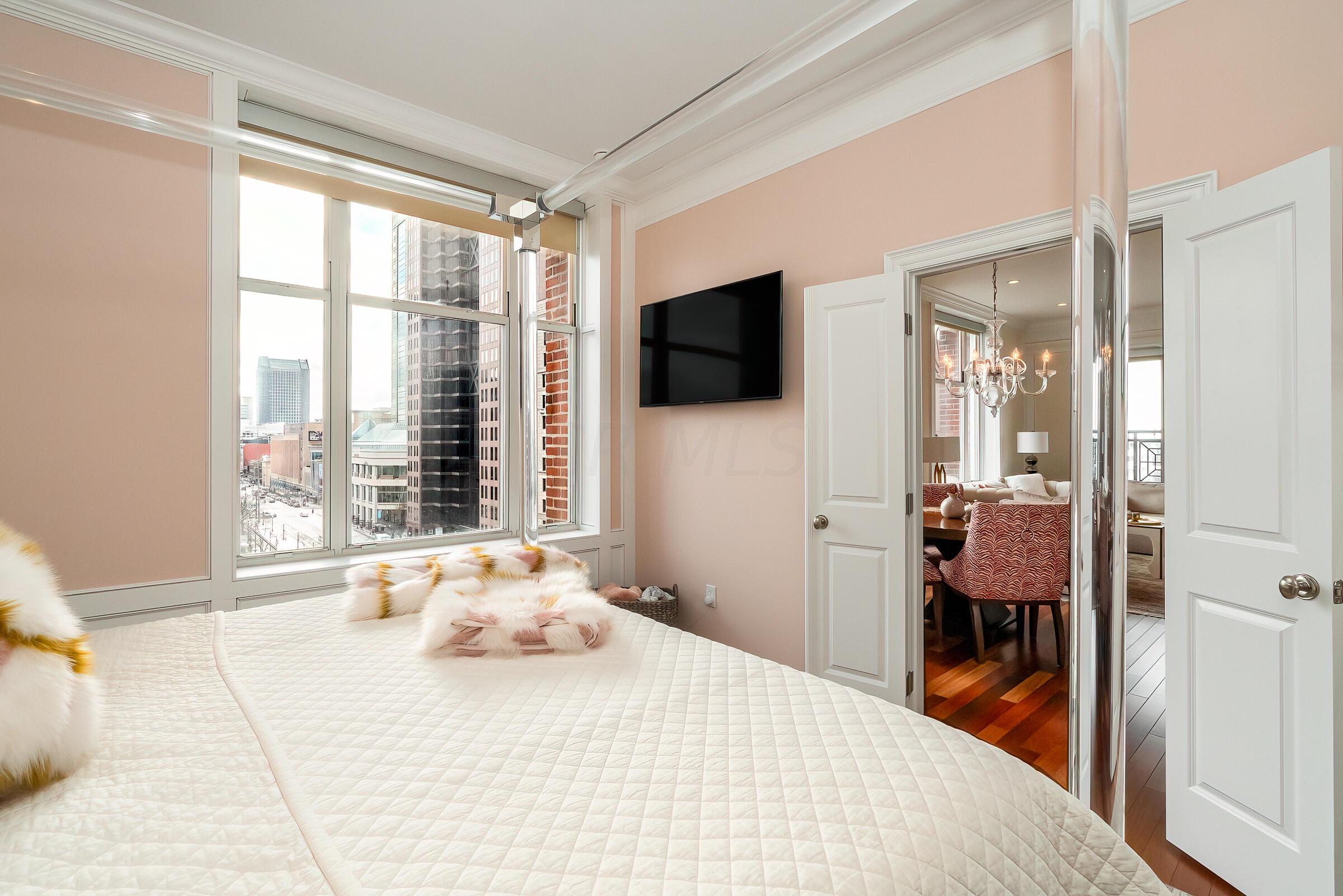 8 E Broad Street, 801