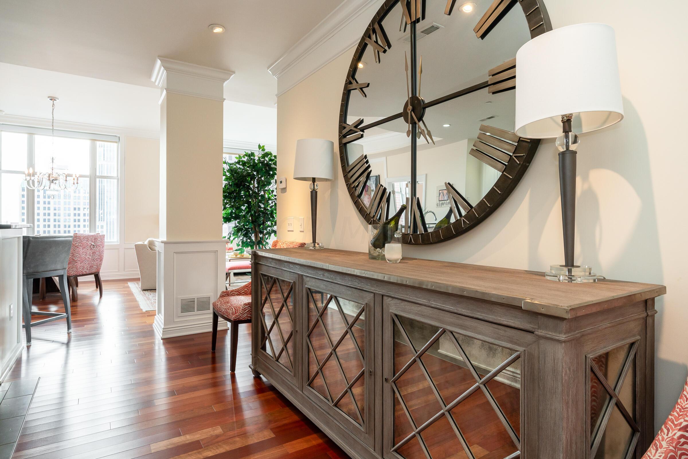 8 E Broad Street, 801