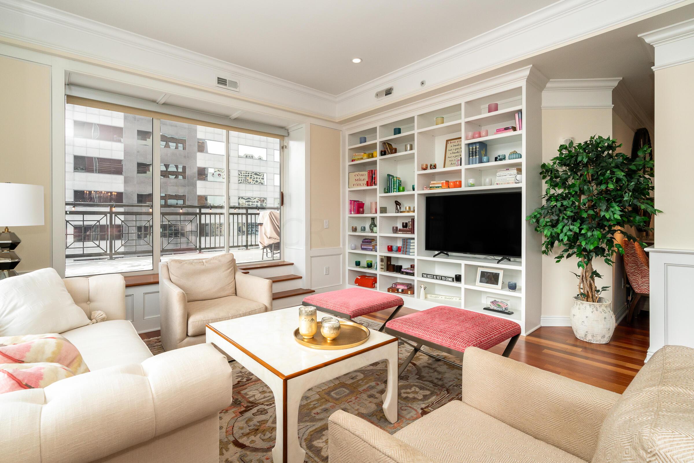 8 E Broad Street, 801