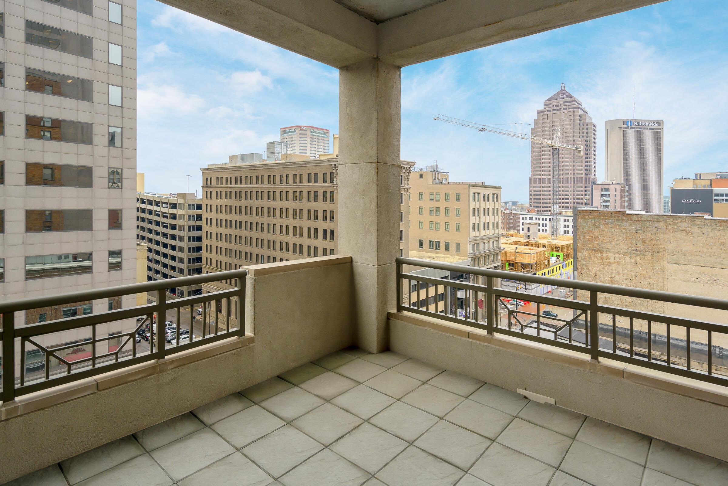 8 E Broad Street, 801