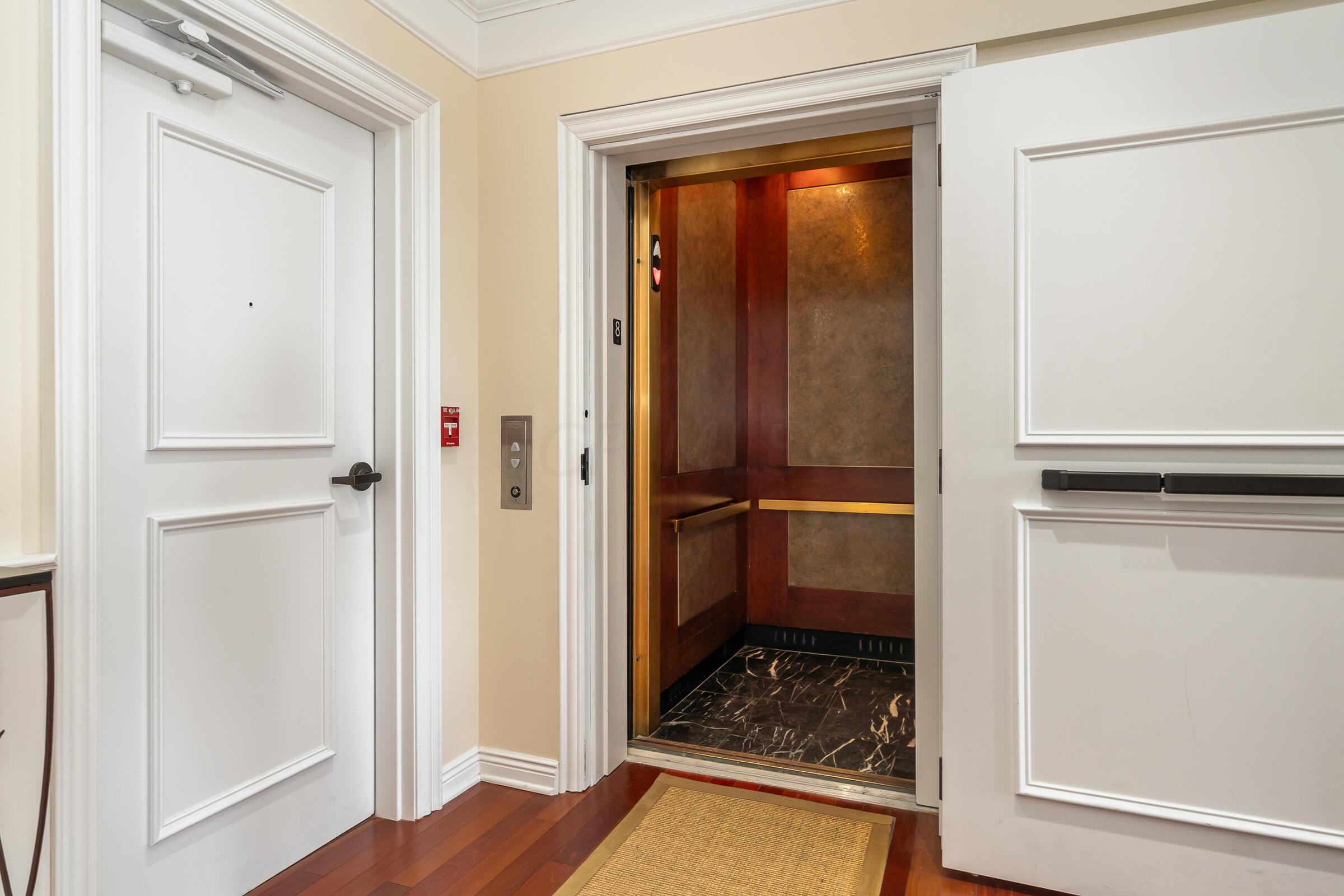 8 E Broad Street, 801