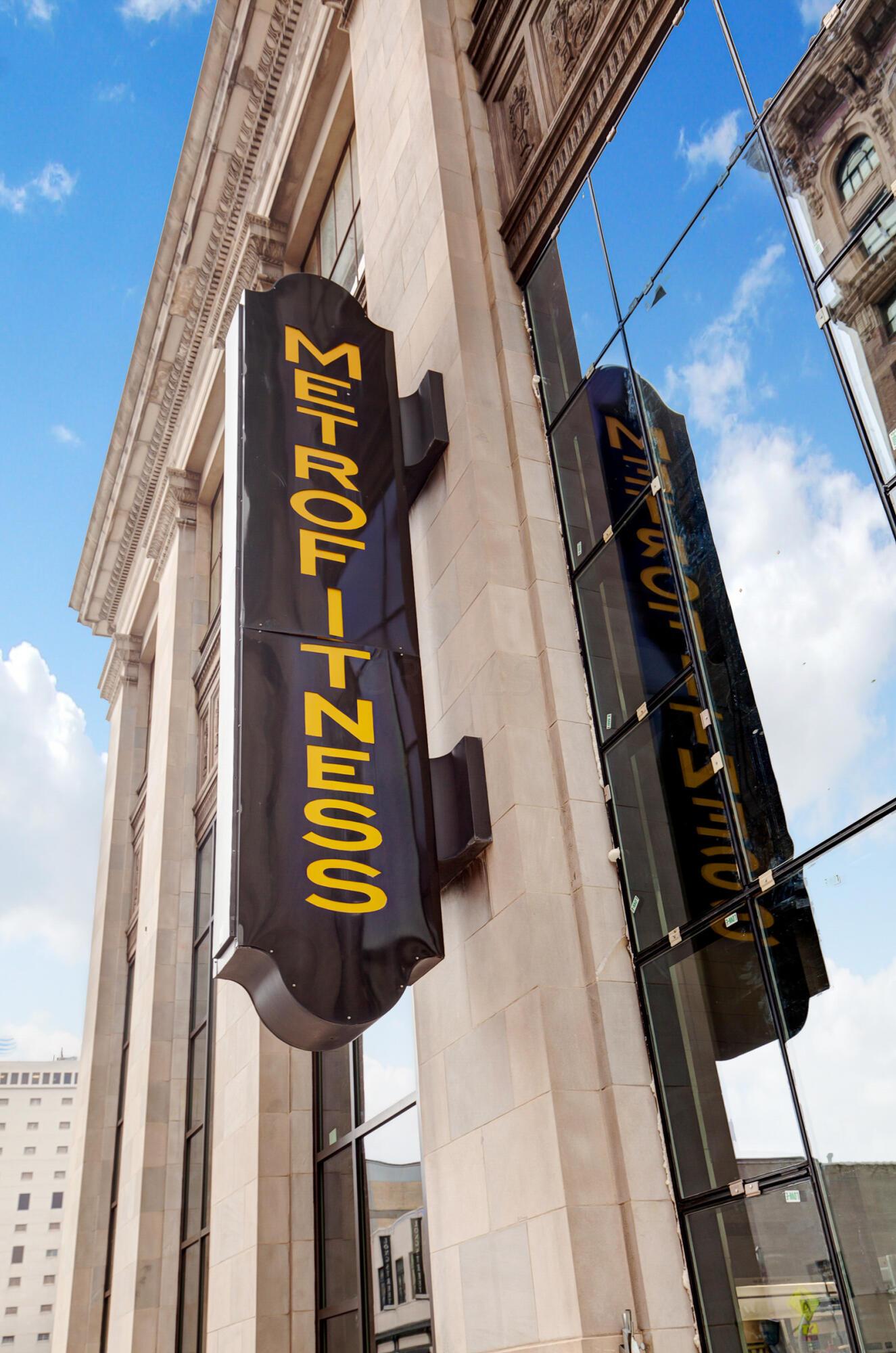 8 E Broad Street, 801