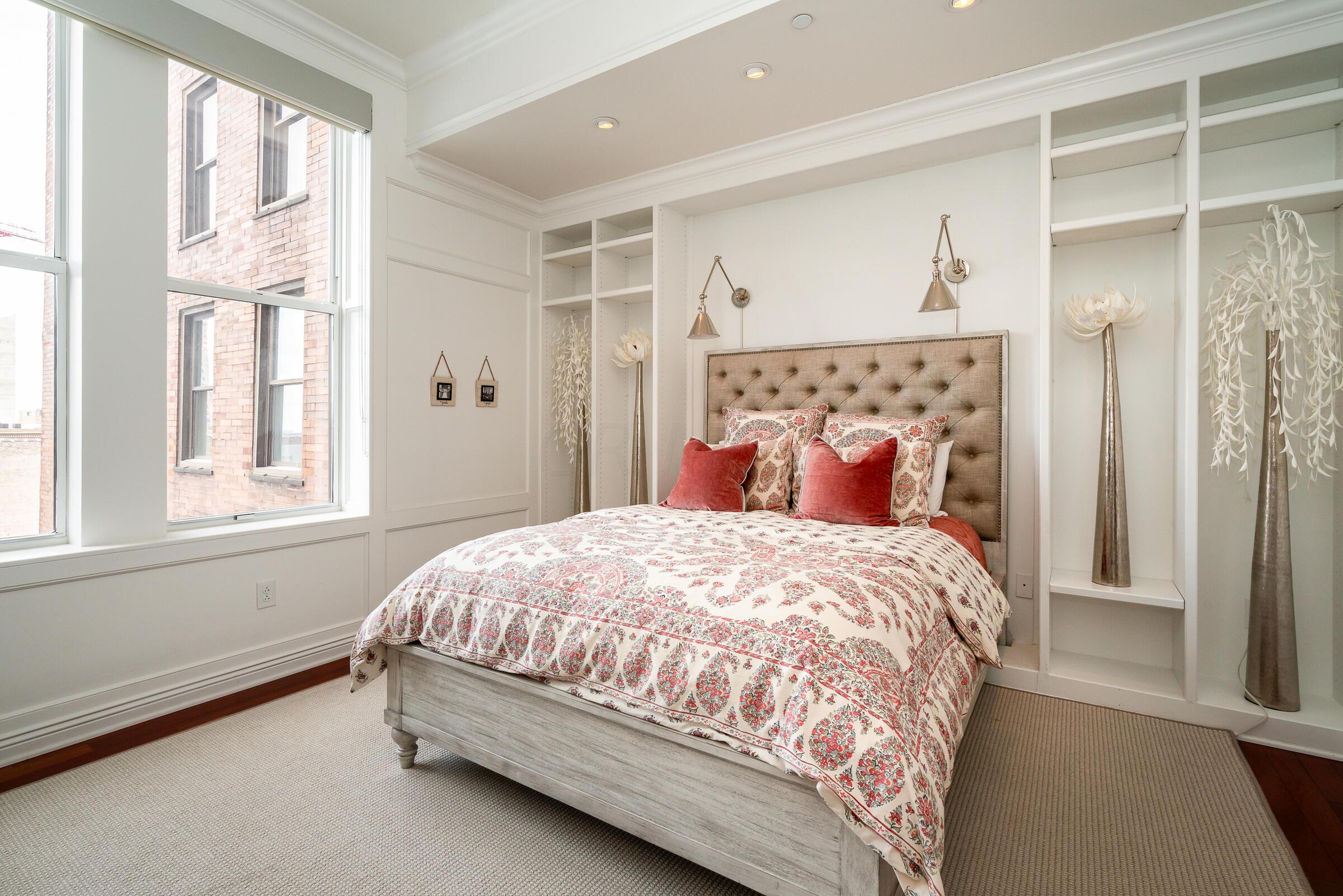 8 E Broad Street, 801