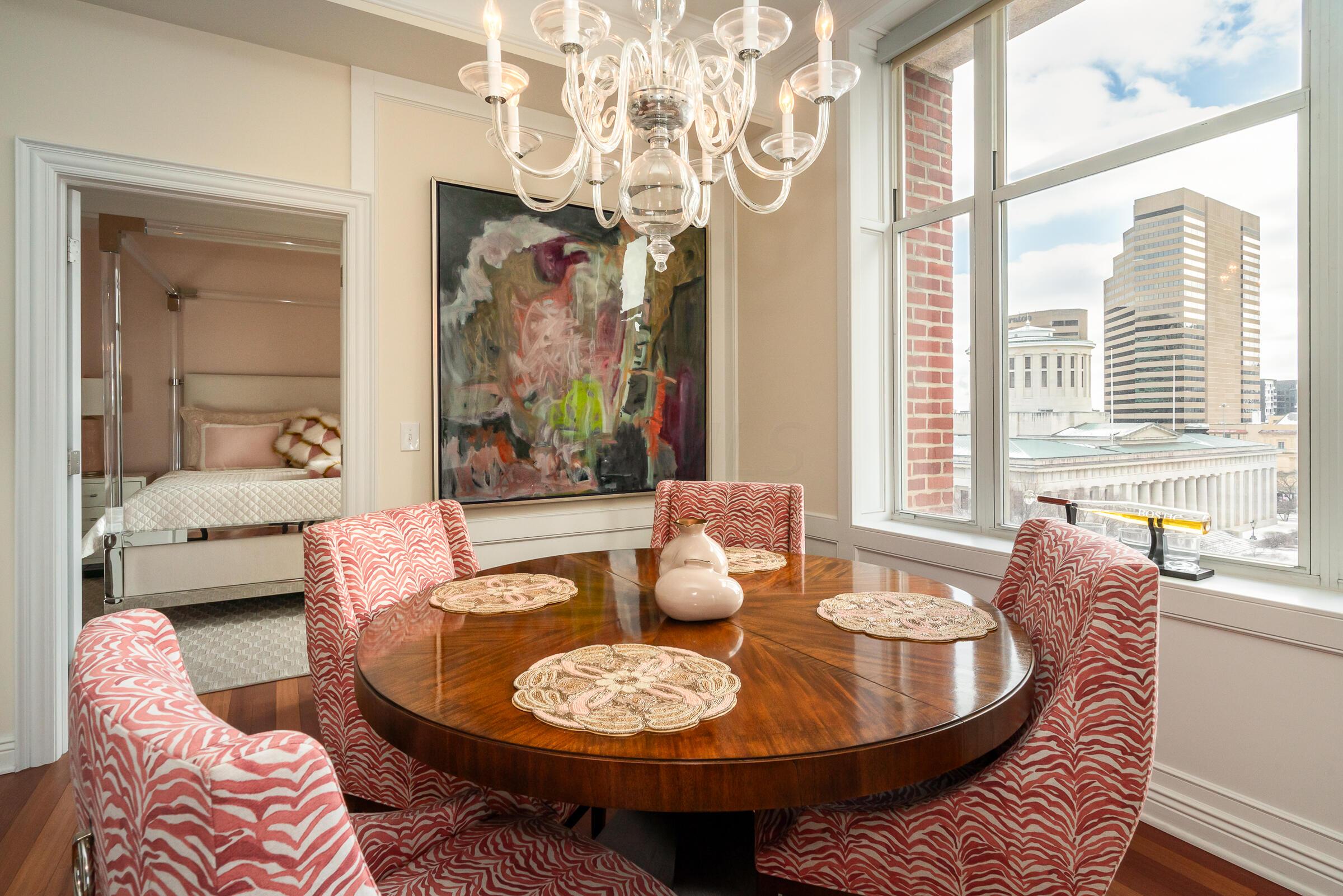 8 E Broad Street, 801