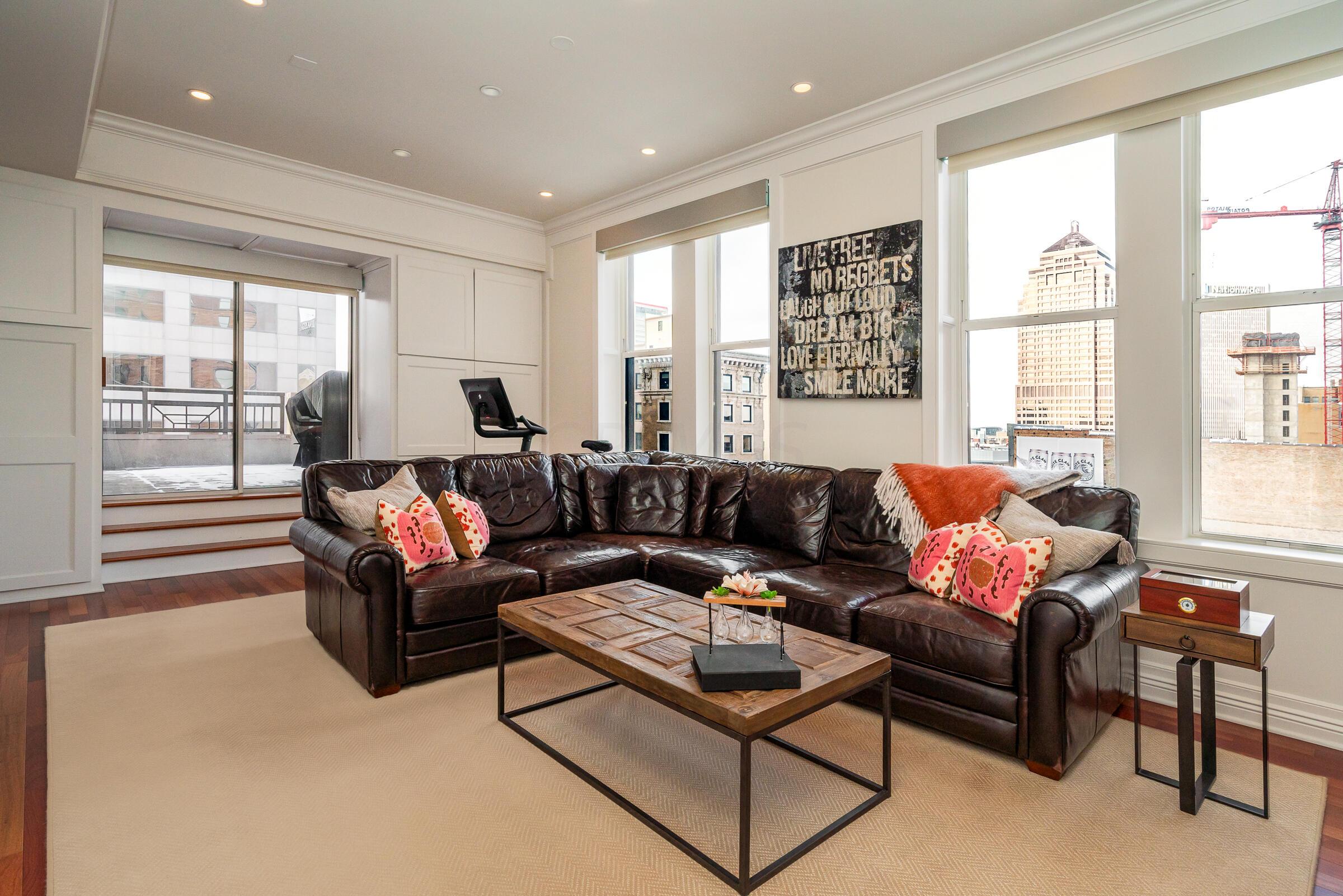 8 E Broad Street, 801