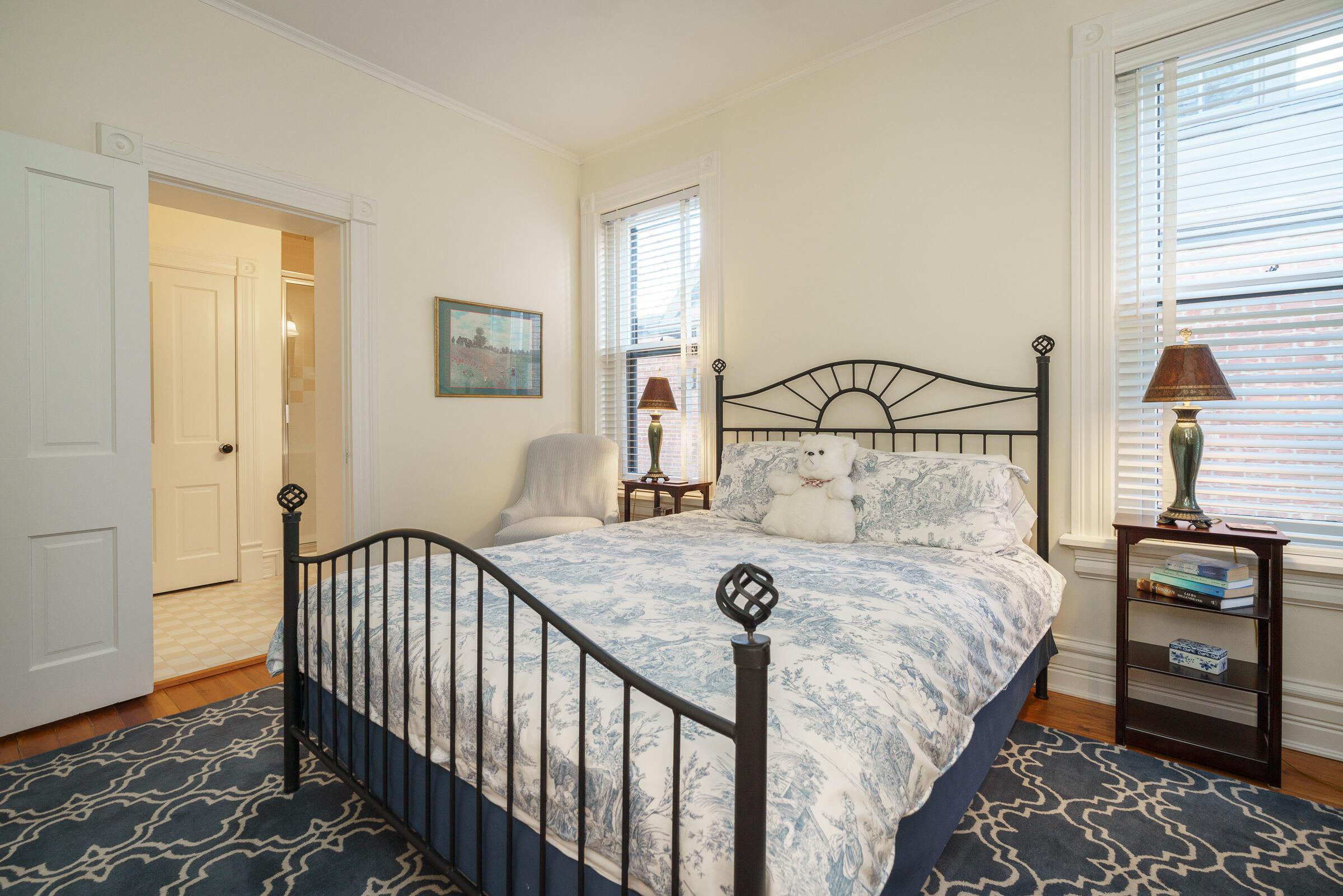 117 E Deshler Avenue