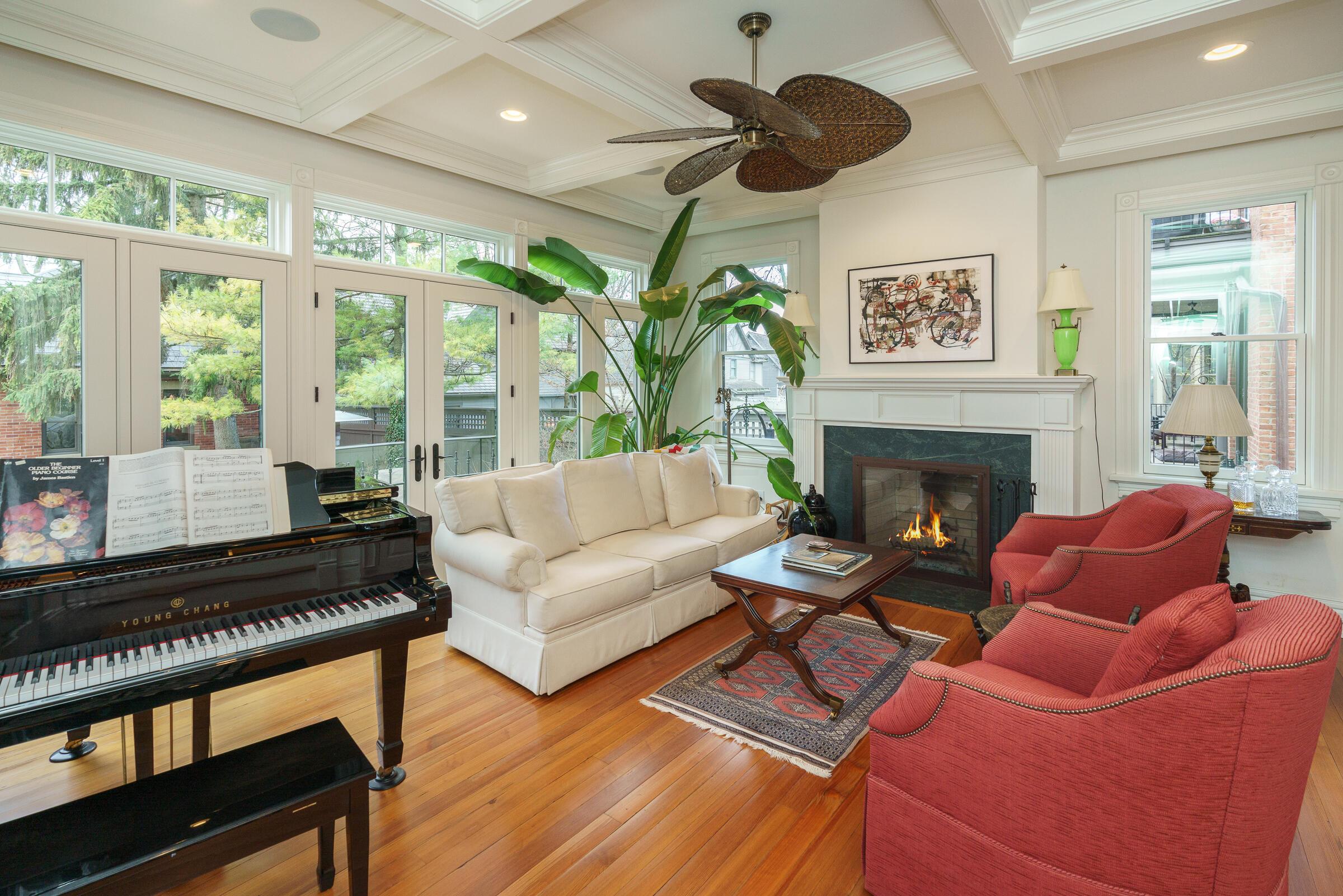 117 E Deshler Avenue