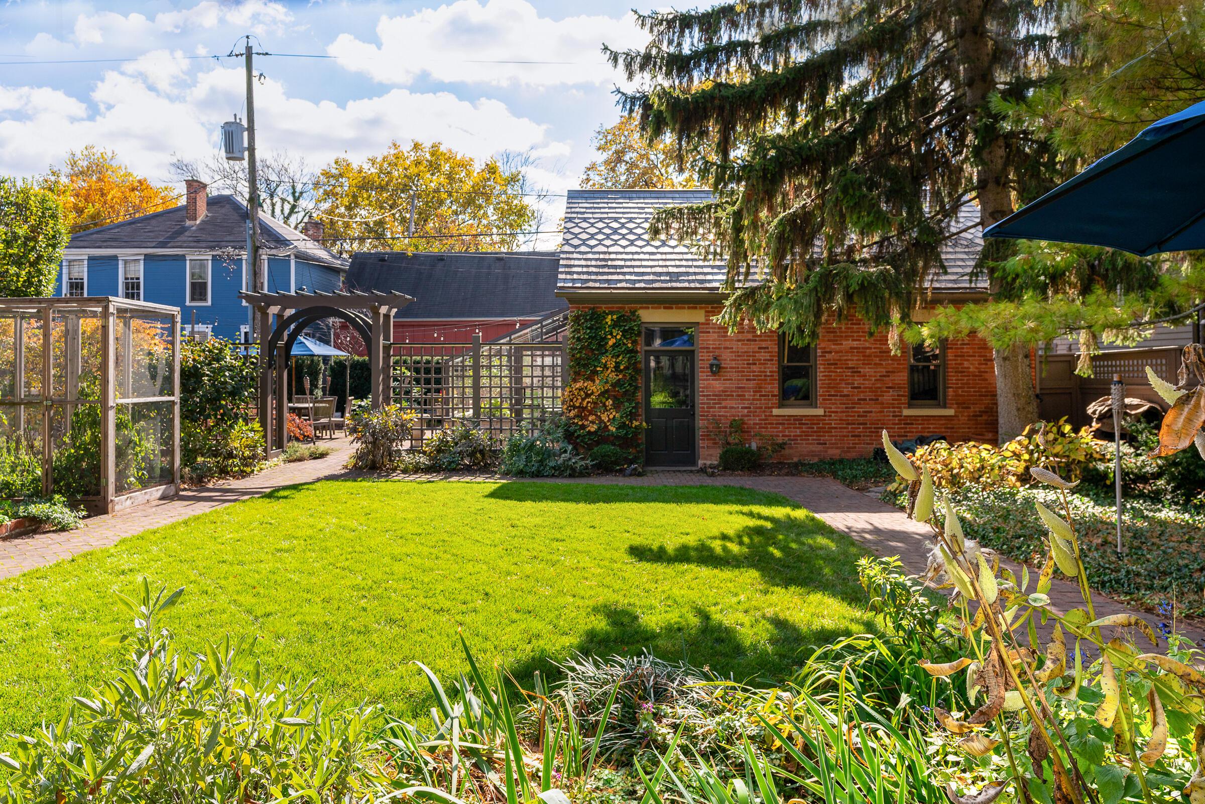 117 E Deshler Avenue