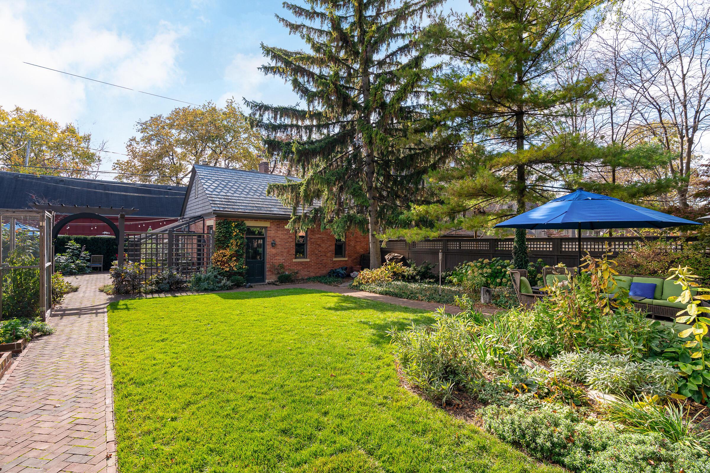 117 E Deshler Avenue