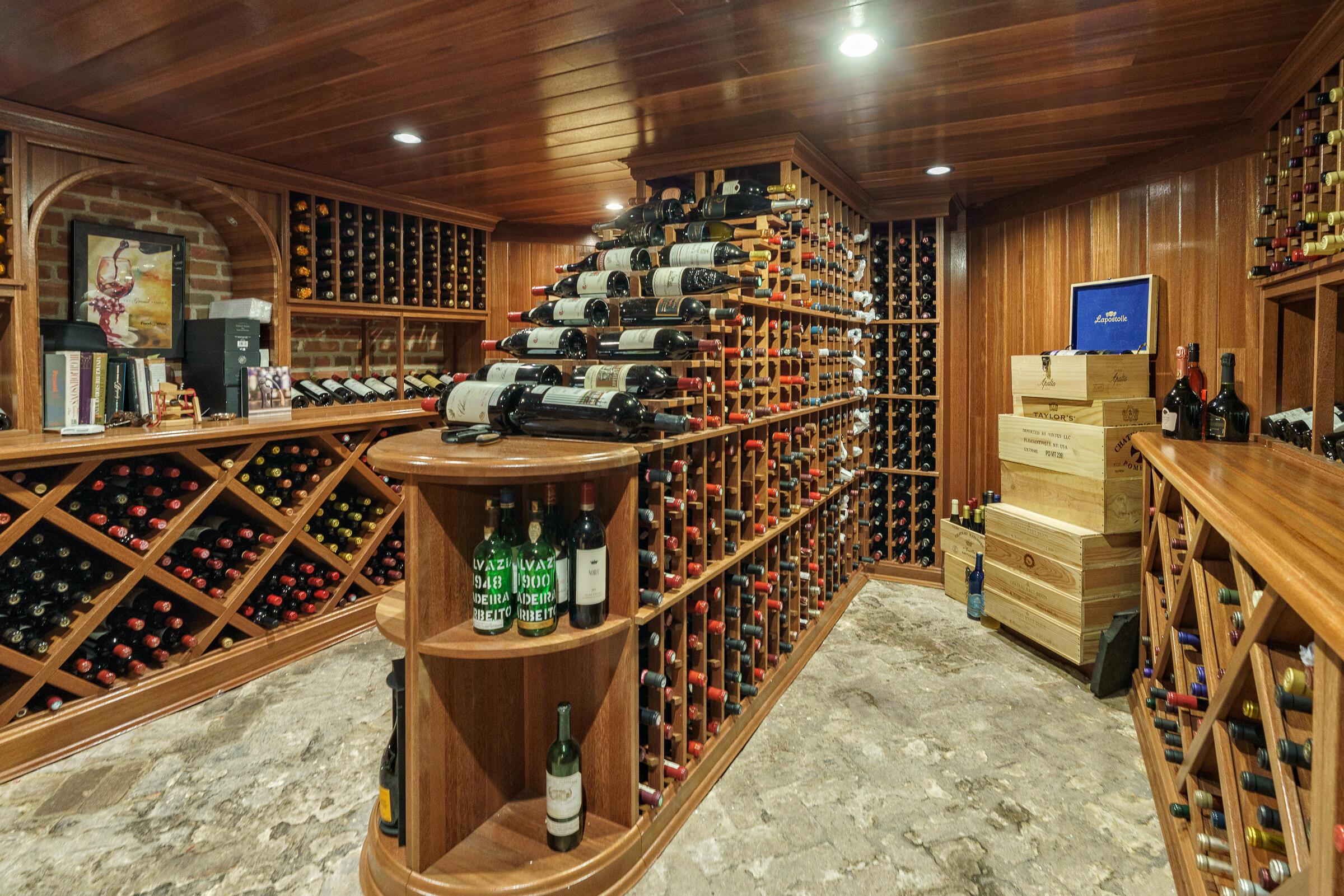 117 E Deshler Avenue