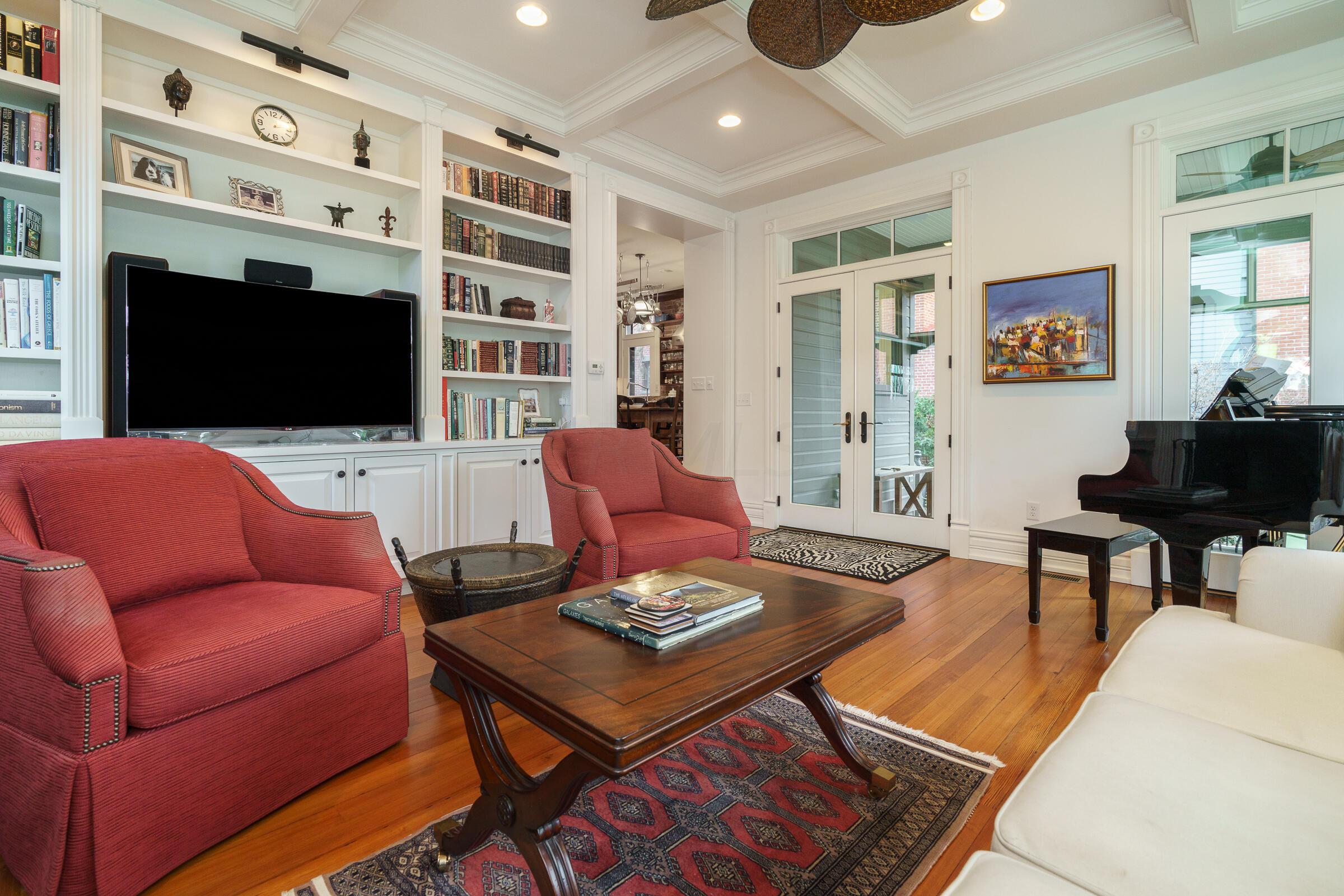 117 E Deshler Avenue