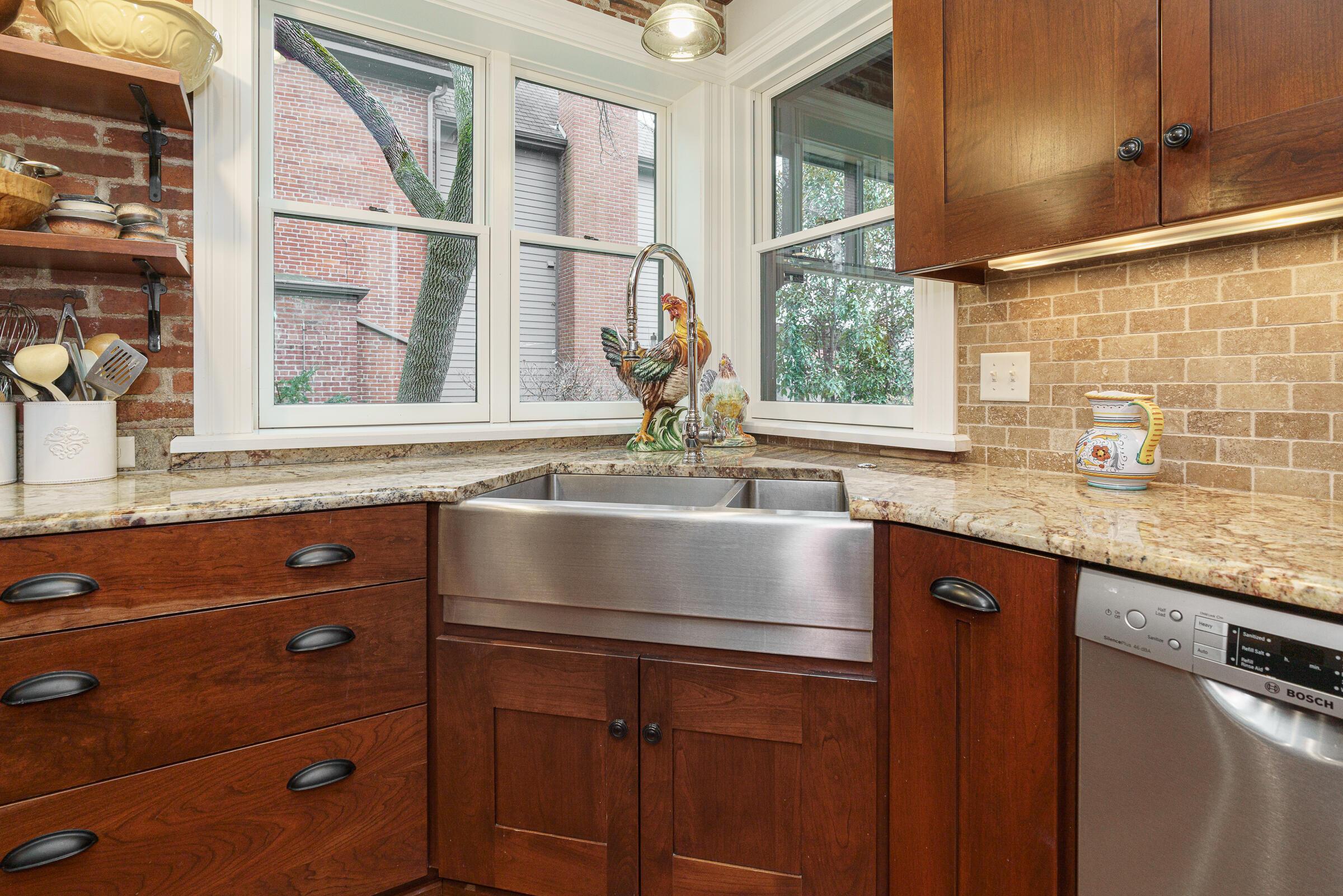 117 E Deshler Avenue