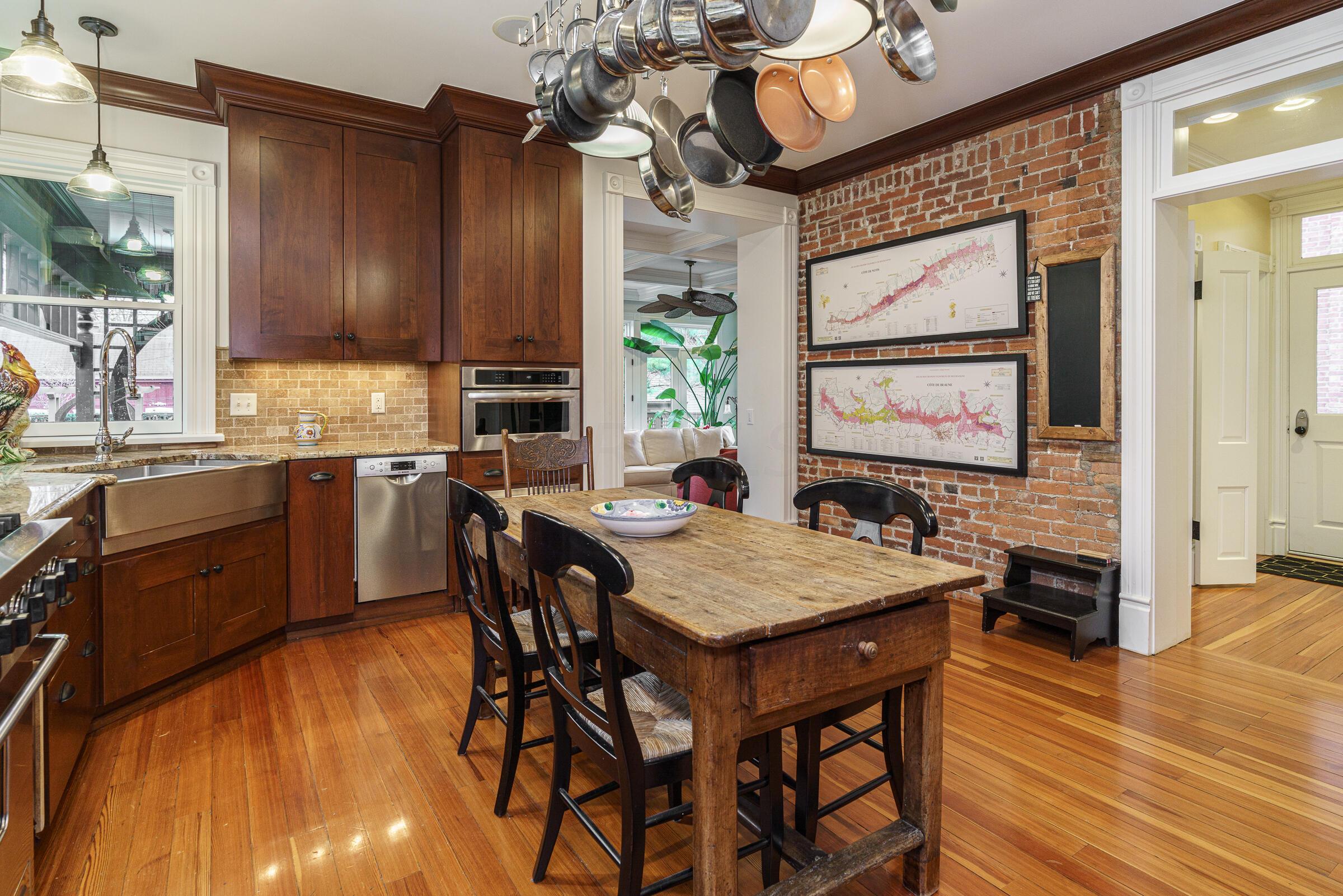 117 E Deshler Avenue