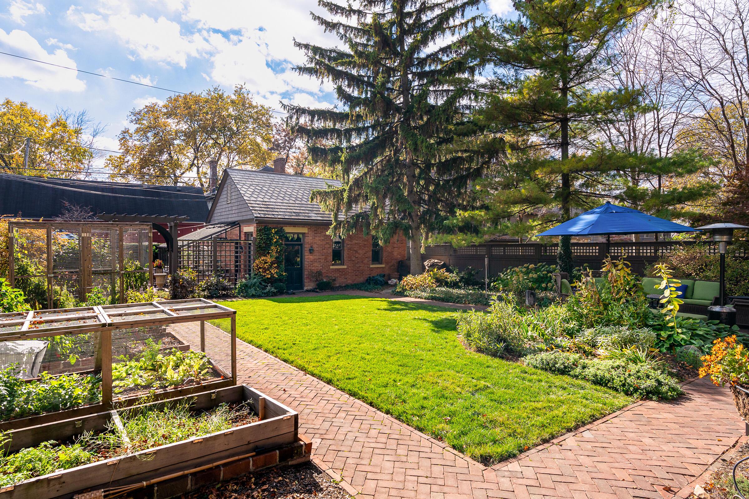 117 E Deshler Avenue