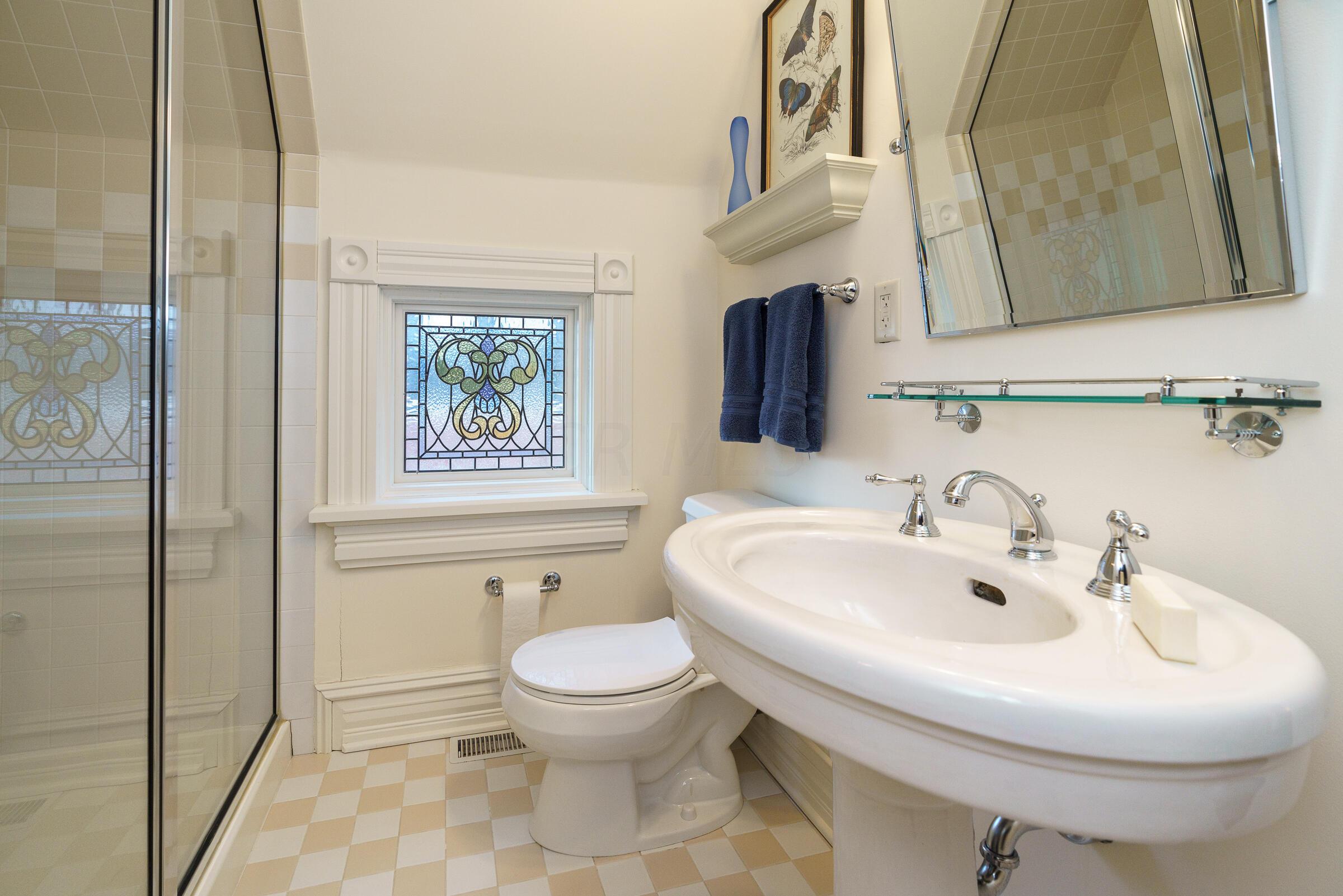 117 E Deshler Avenue