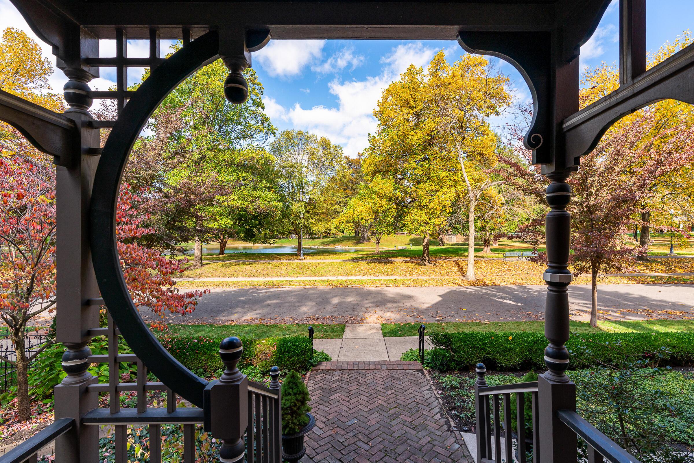 117 E Deshler Avenue