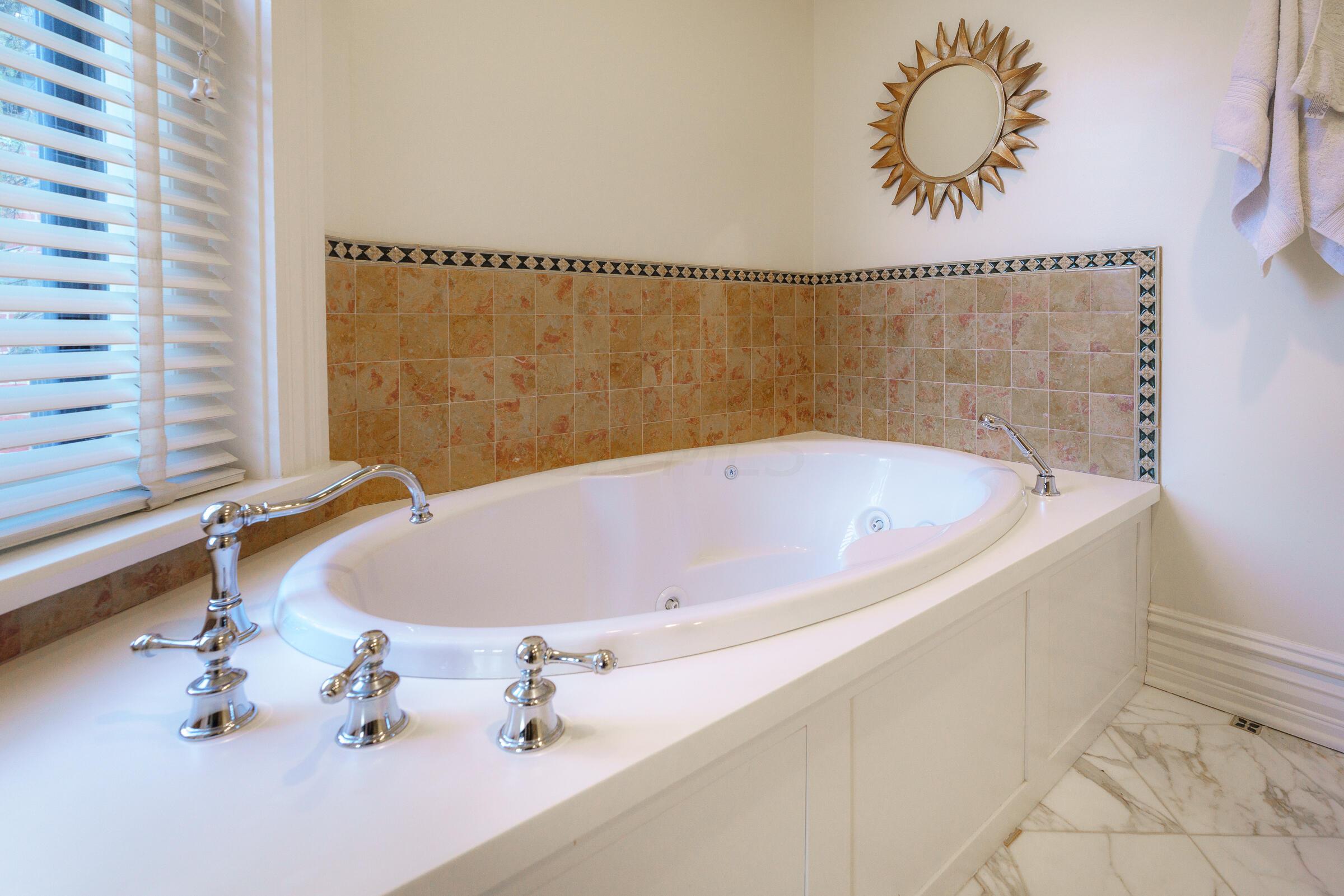 117 E Deshler Avenue