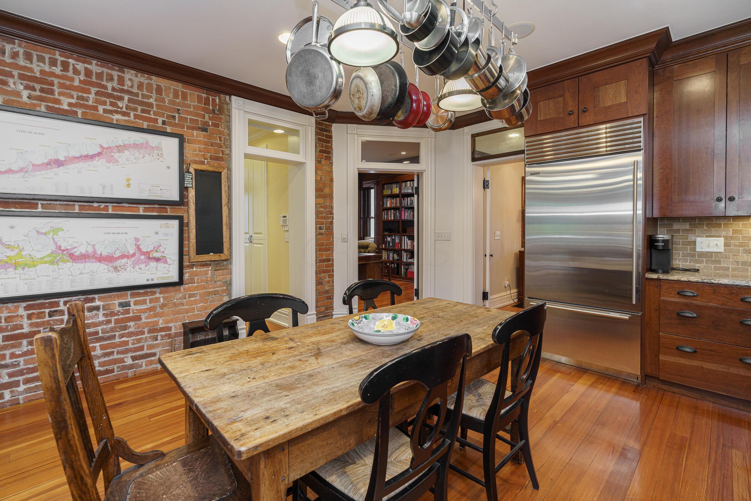 117 E Deshler Avenue