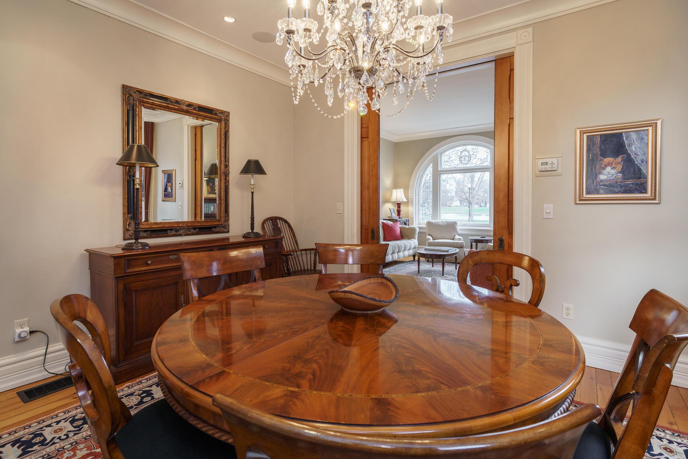 117 E Deshler Avenue