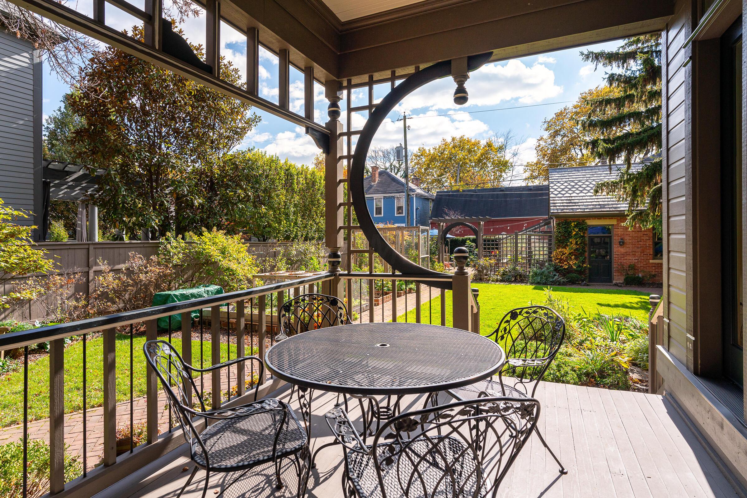 117 E Deshler Avenue