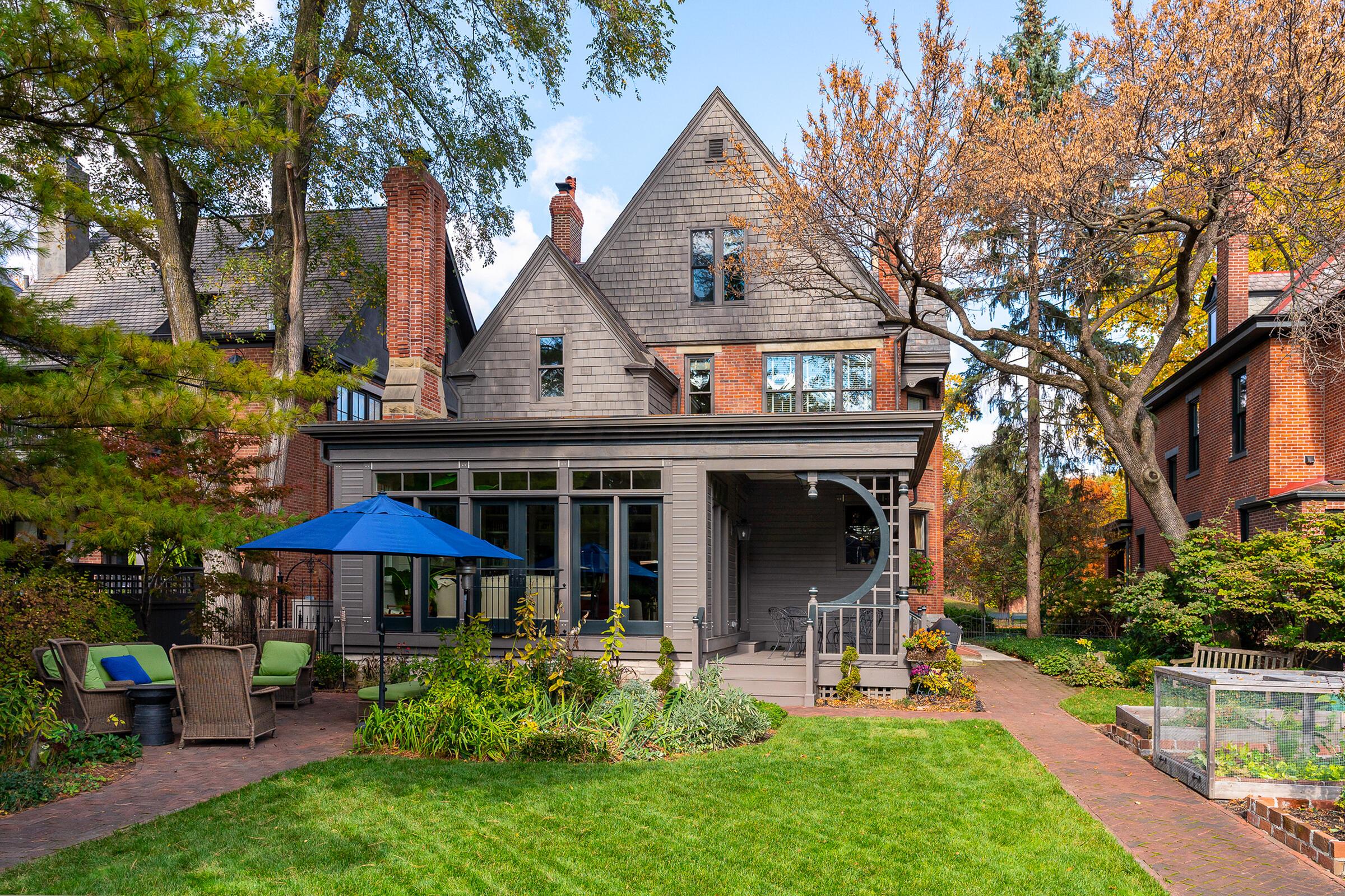 117 E Deshler Avenue