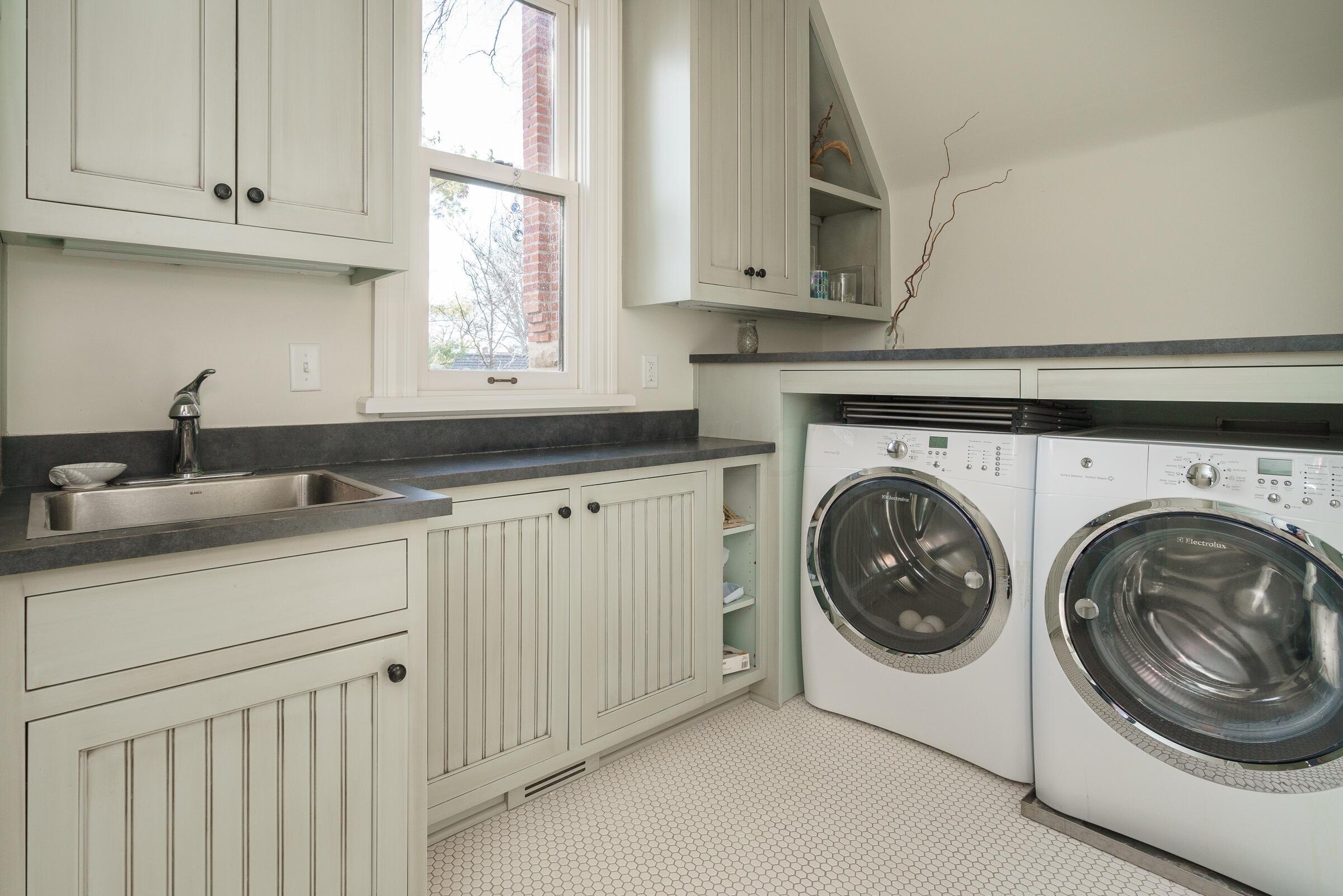 117 E Deshler Avenue