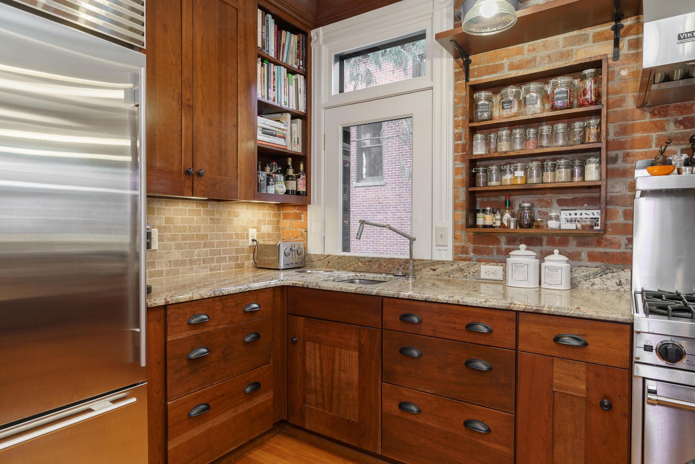 117 E Deshler Avenue