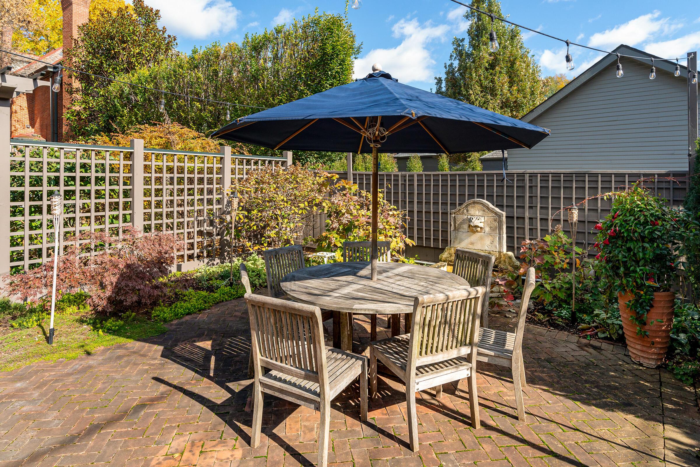 117 E Deshler Avenue