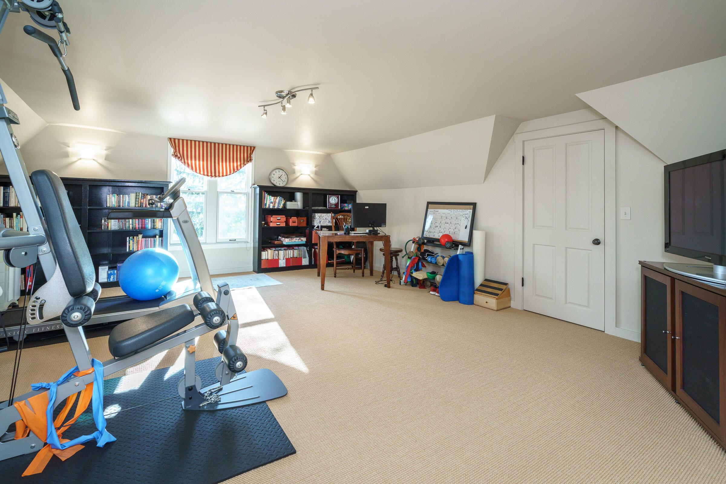 117 E Deshler Avenue