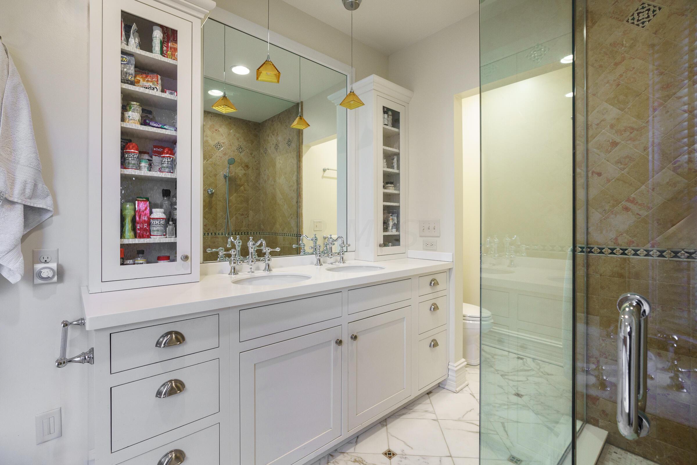 117 E Deshler Avenue