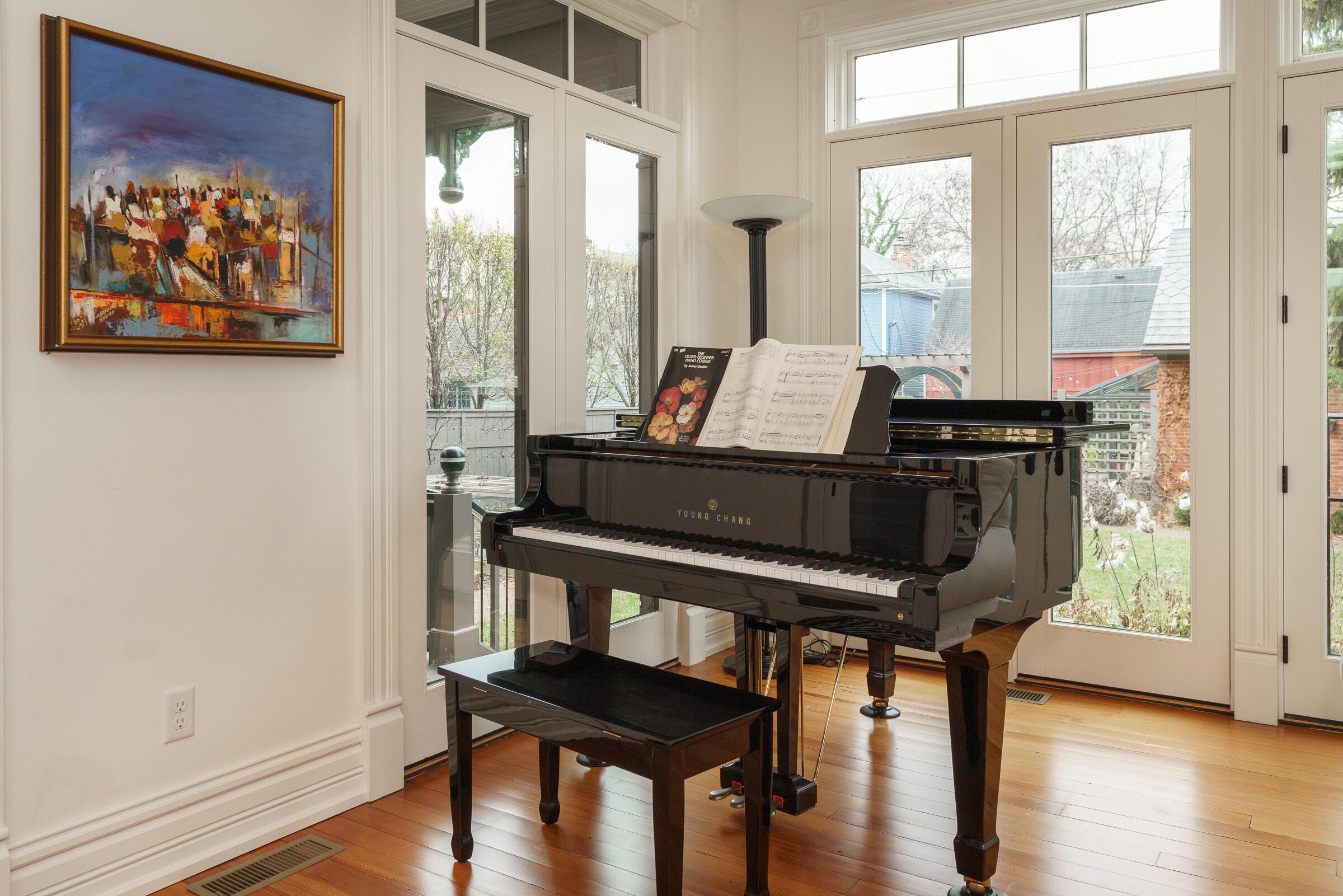 117 E Deshler Avenue