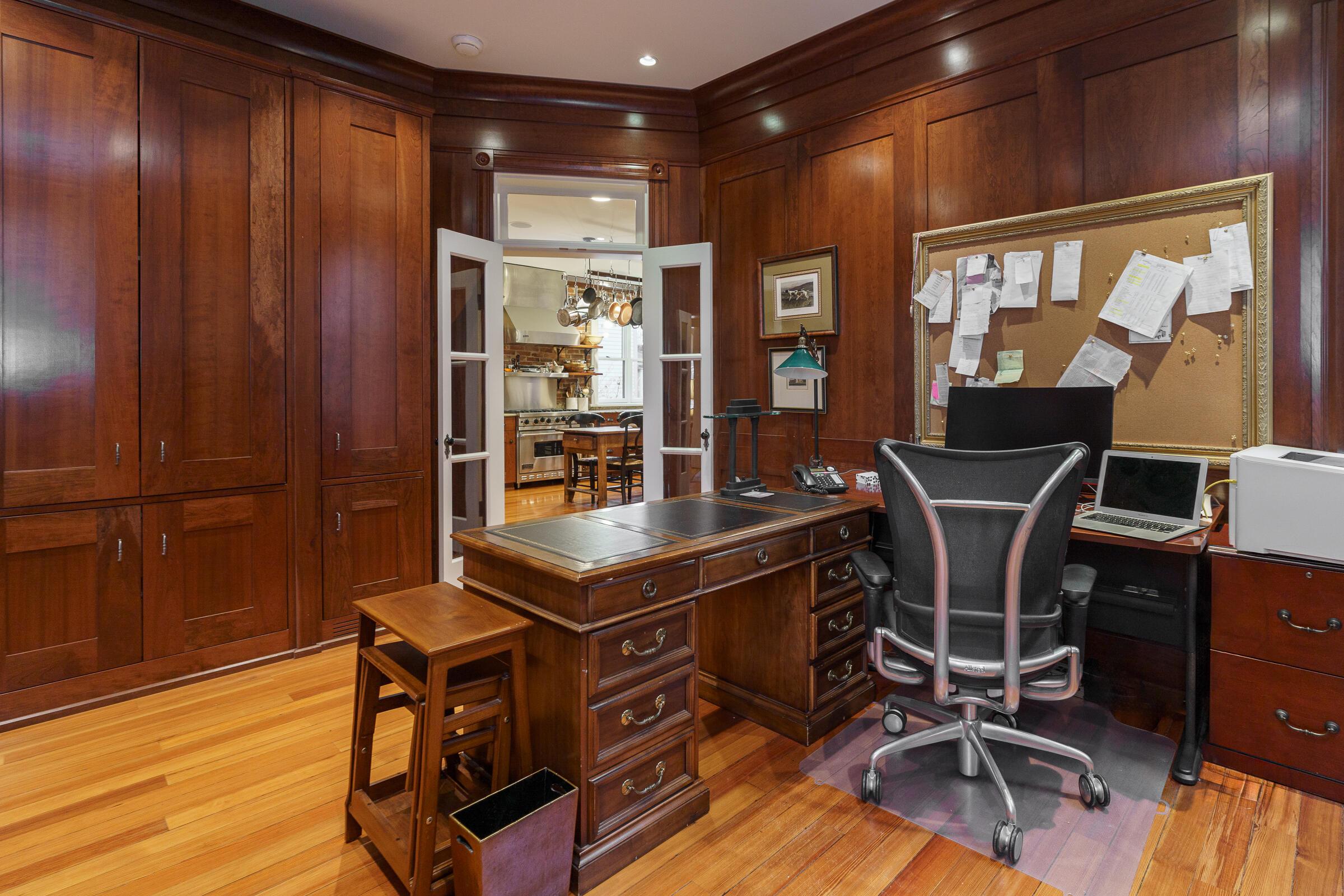 117 E Deshler Avenue