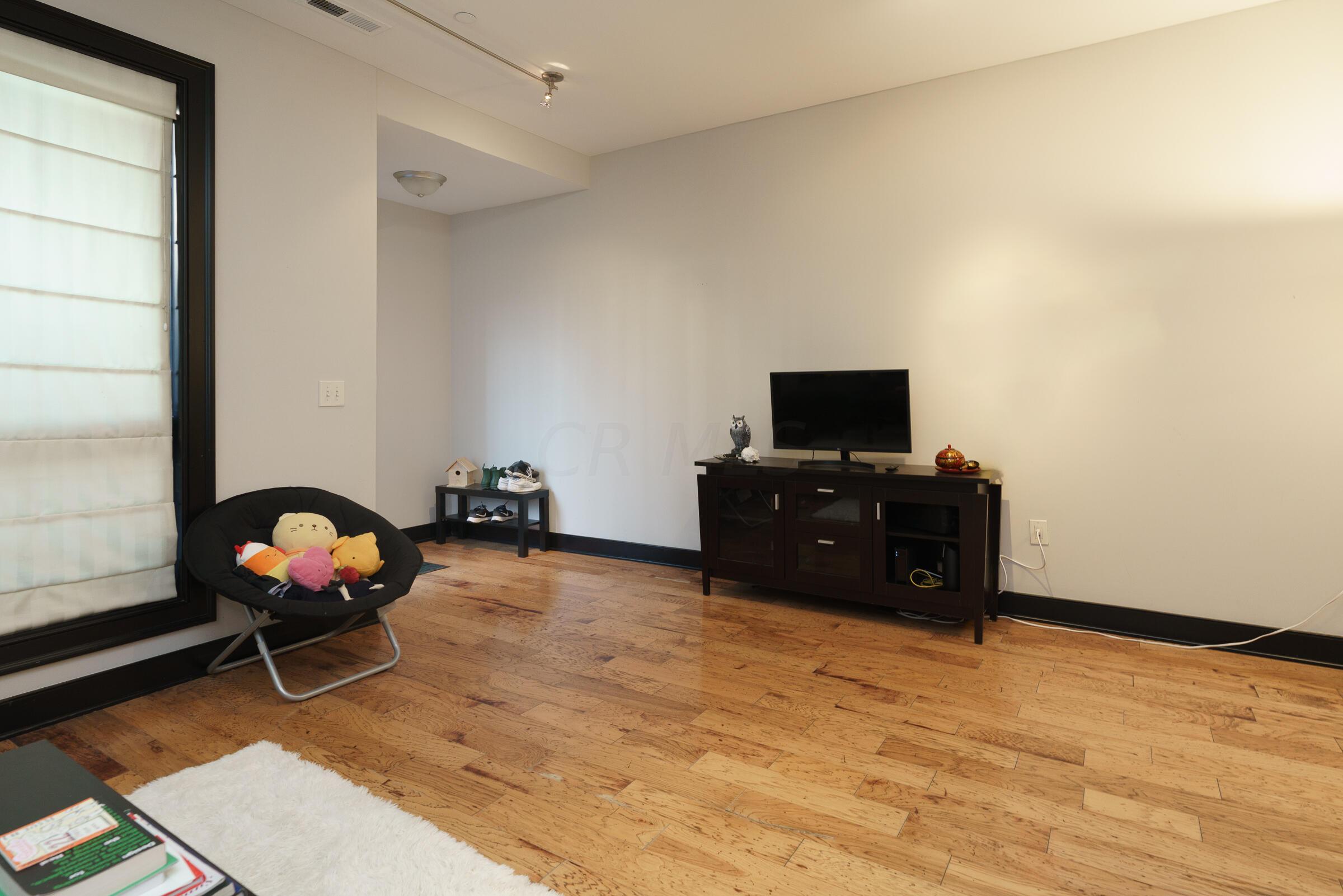 71 N 5th Street, G16