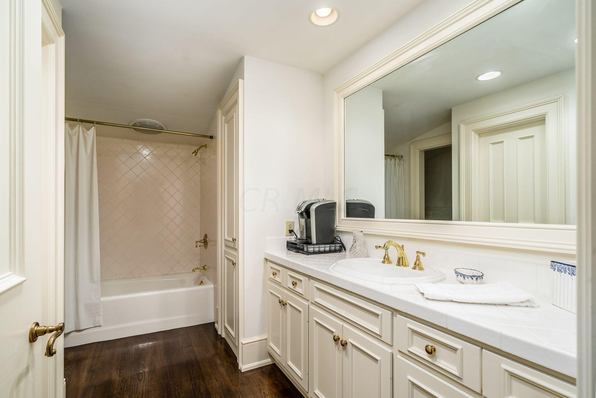 5580 Riverside Drive