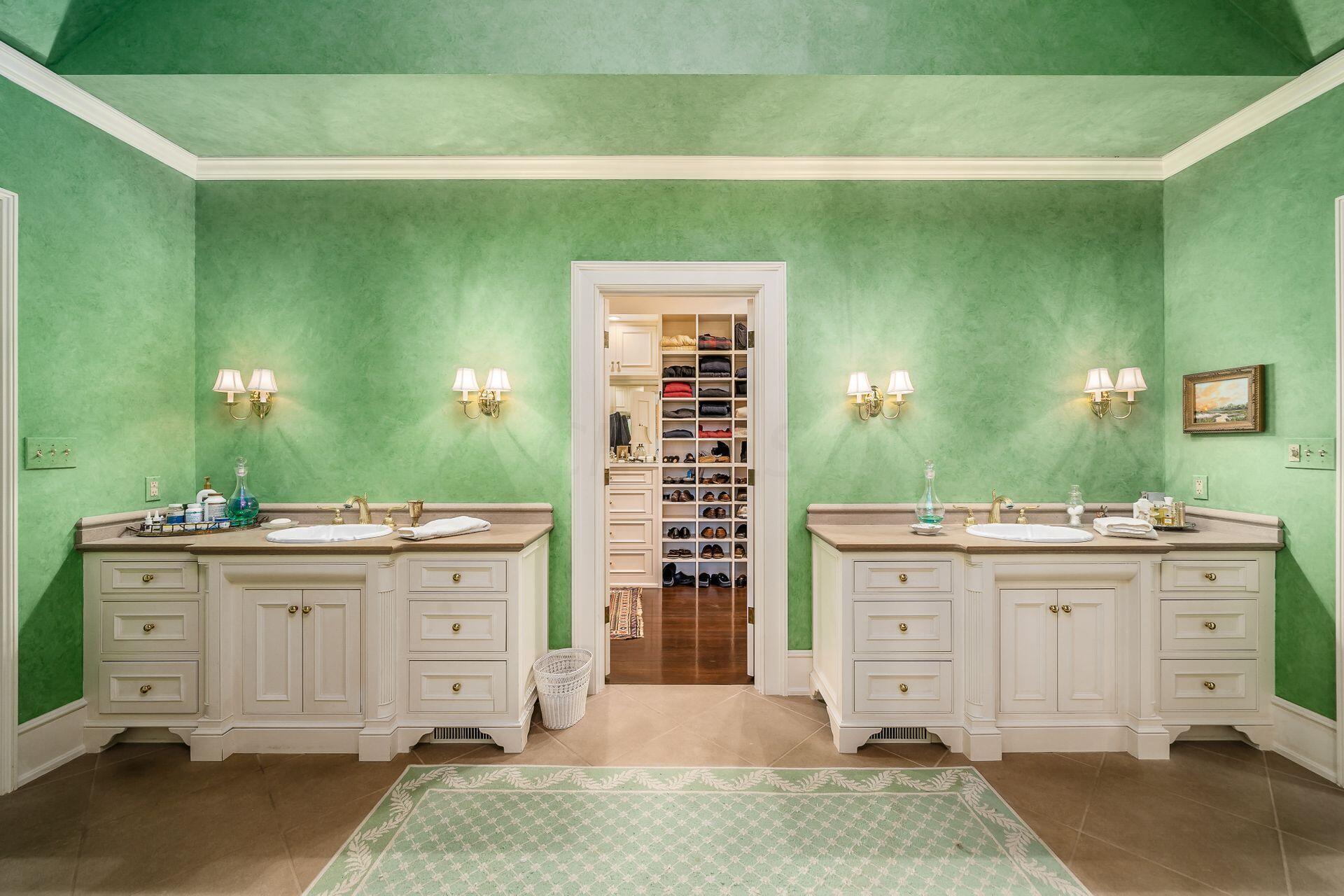 5580 Riverside Drive