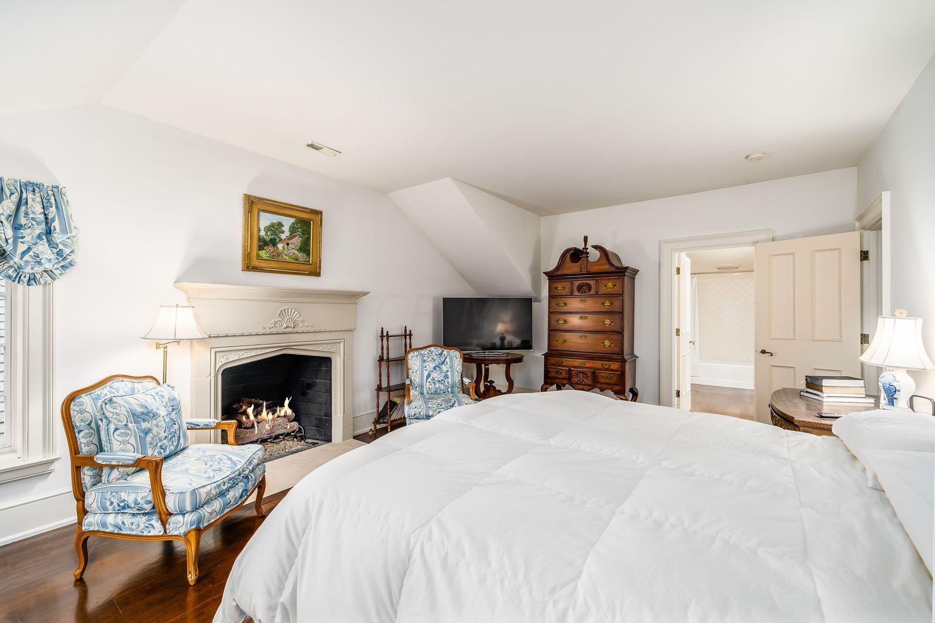 5580 Riverside Drive