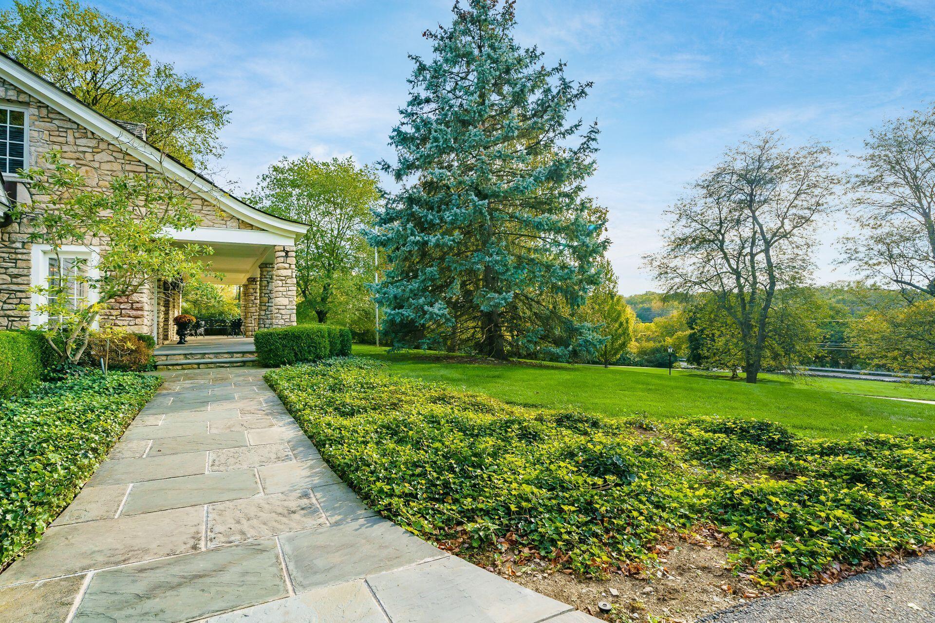 5580 Riverside Drive