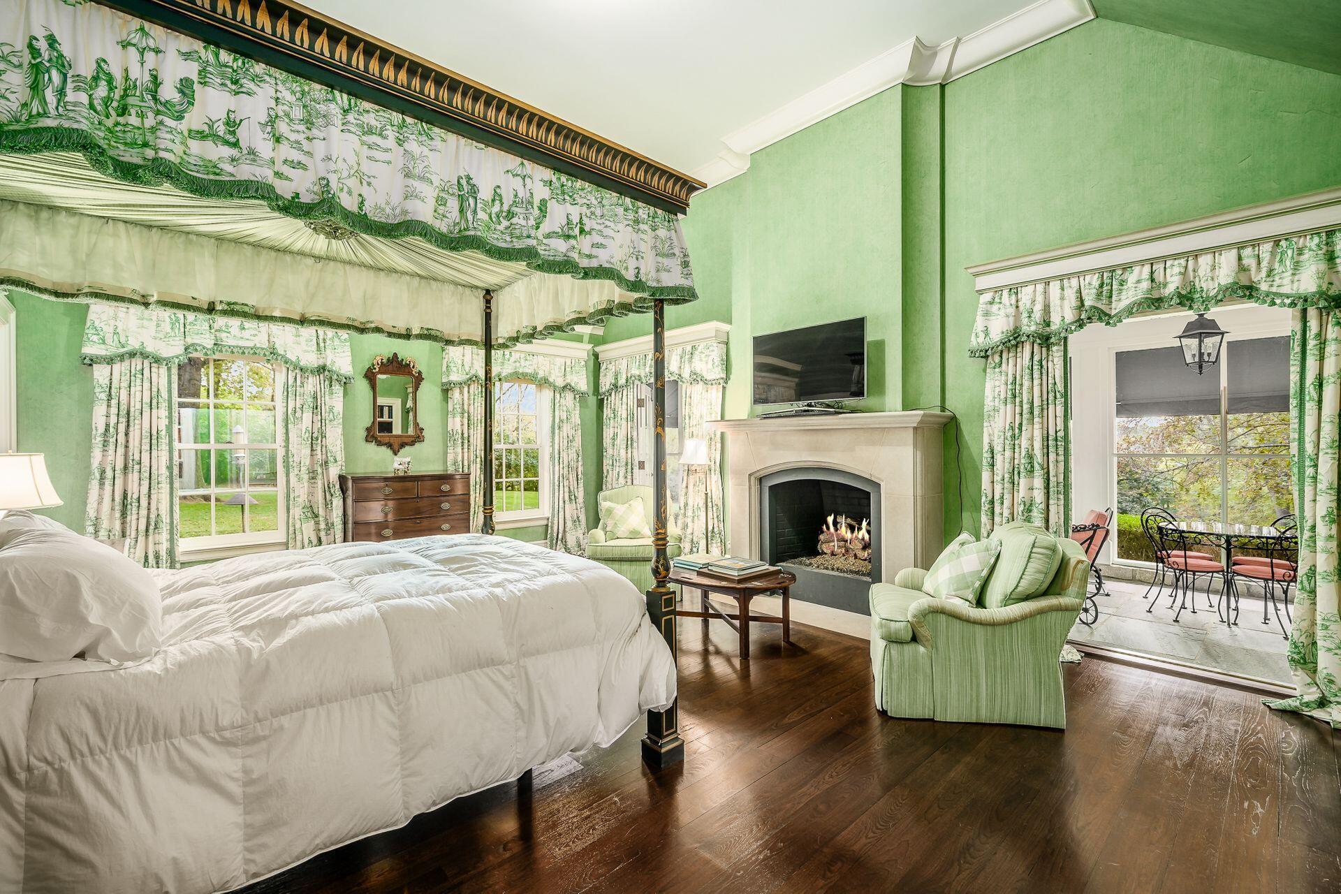 5580 Riverside Drive