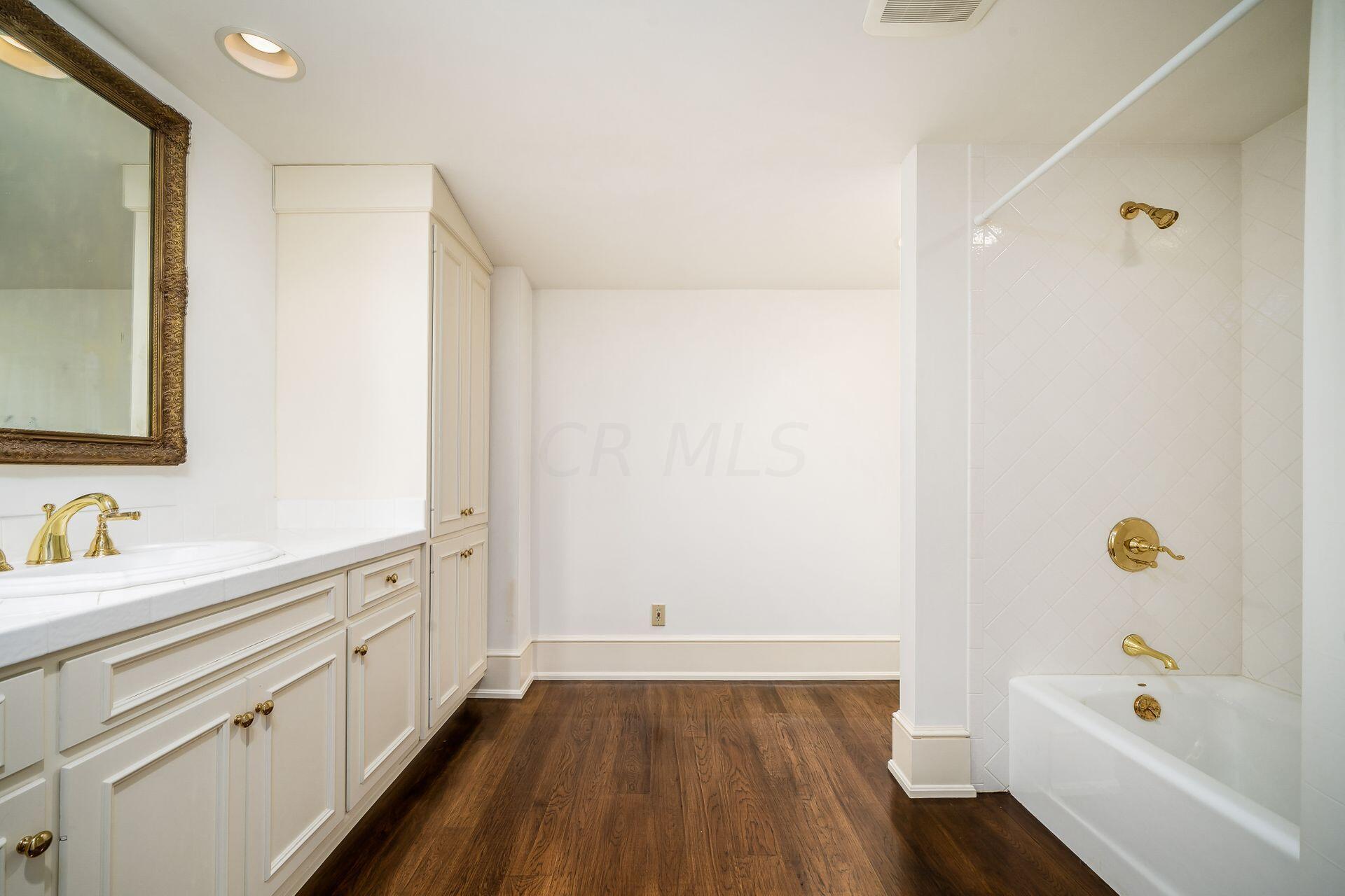 5580 Riverside Drive