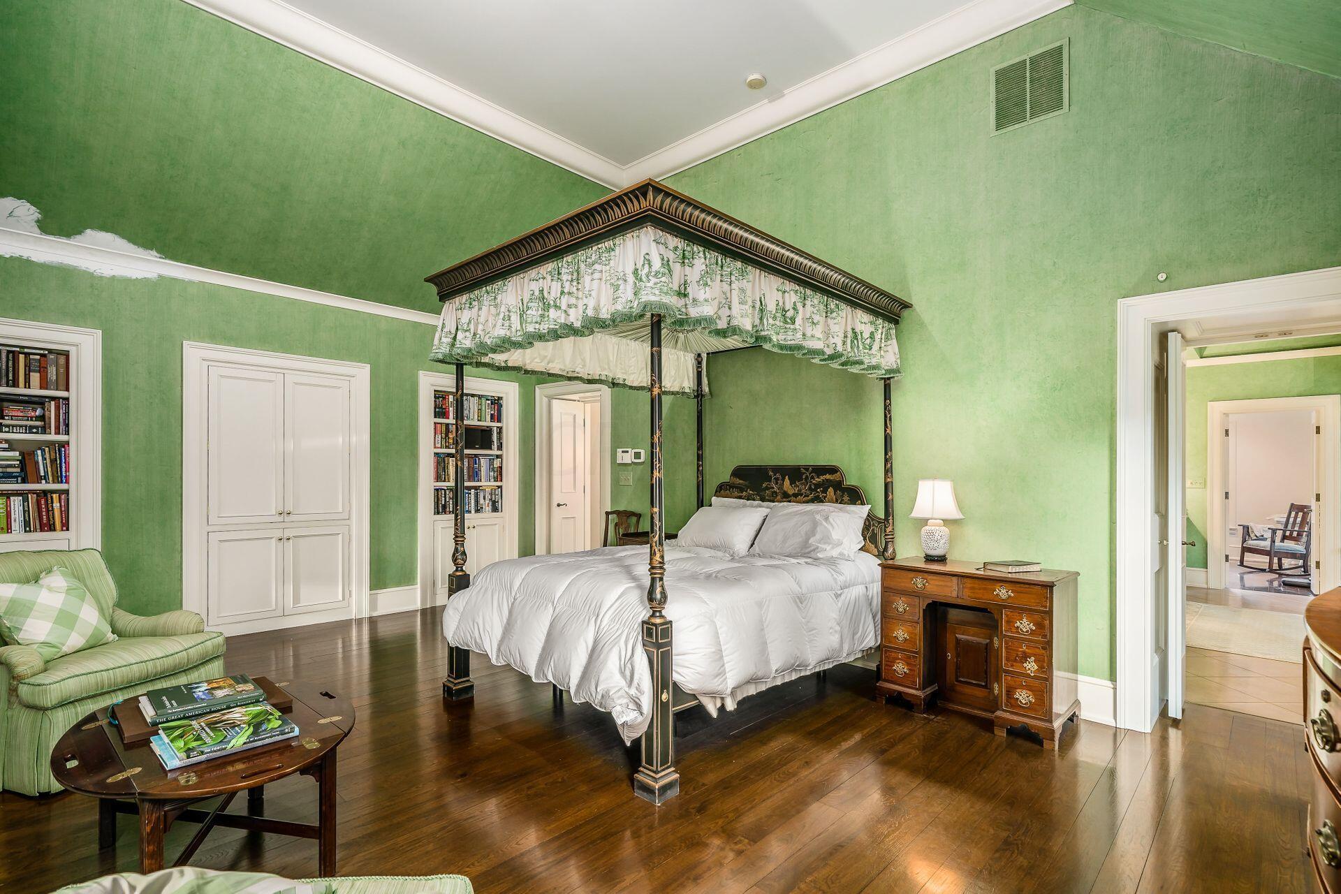 5580 Riverside Drive